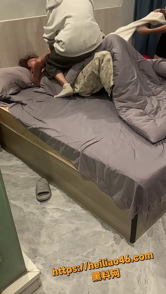 精神小伙出轨现场视频2
