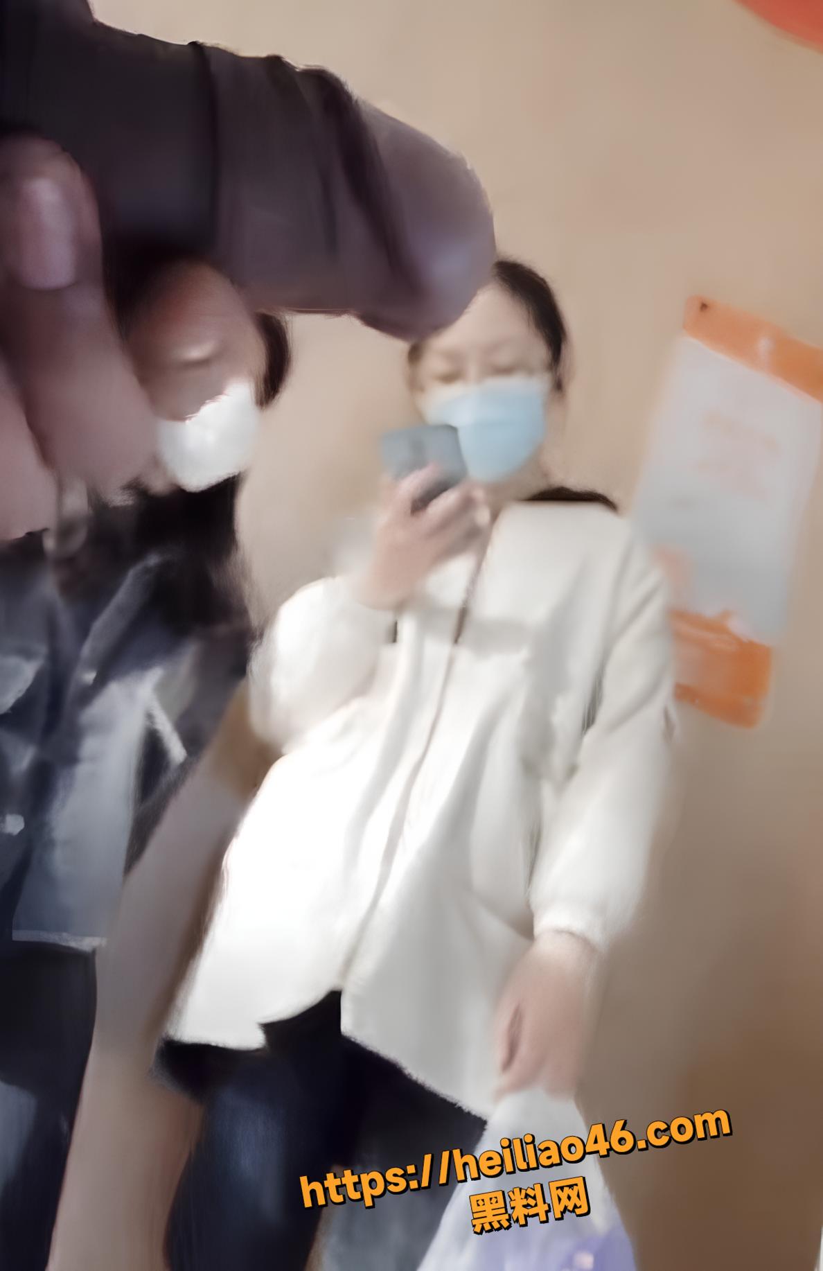 变态男子街头遛鸟1