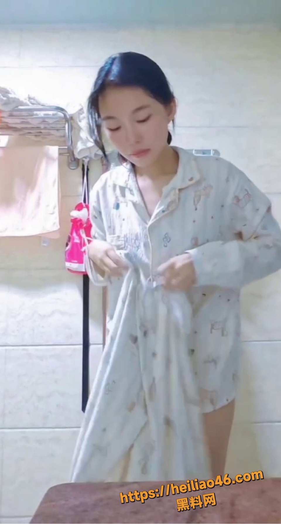 高颜值美女换衣私密偷拍1