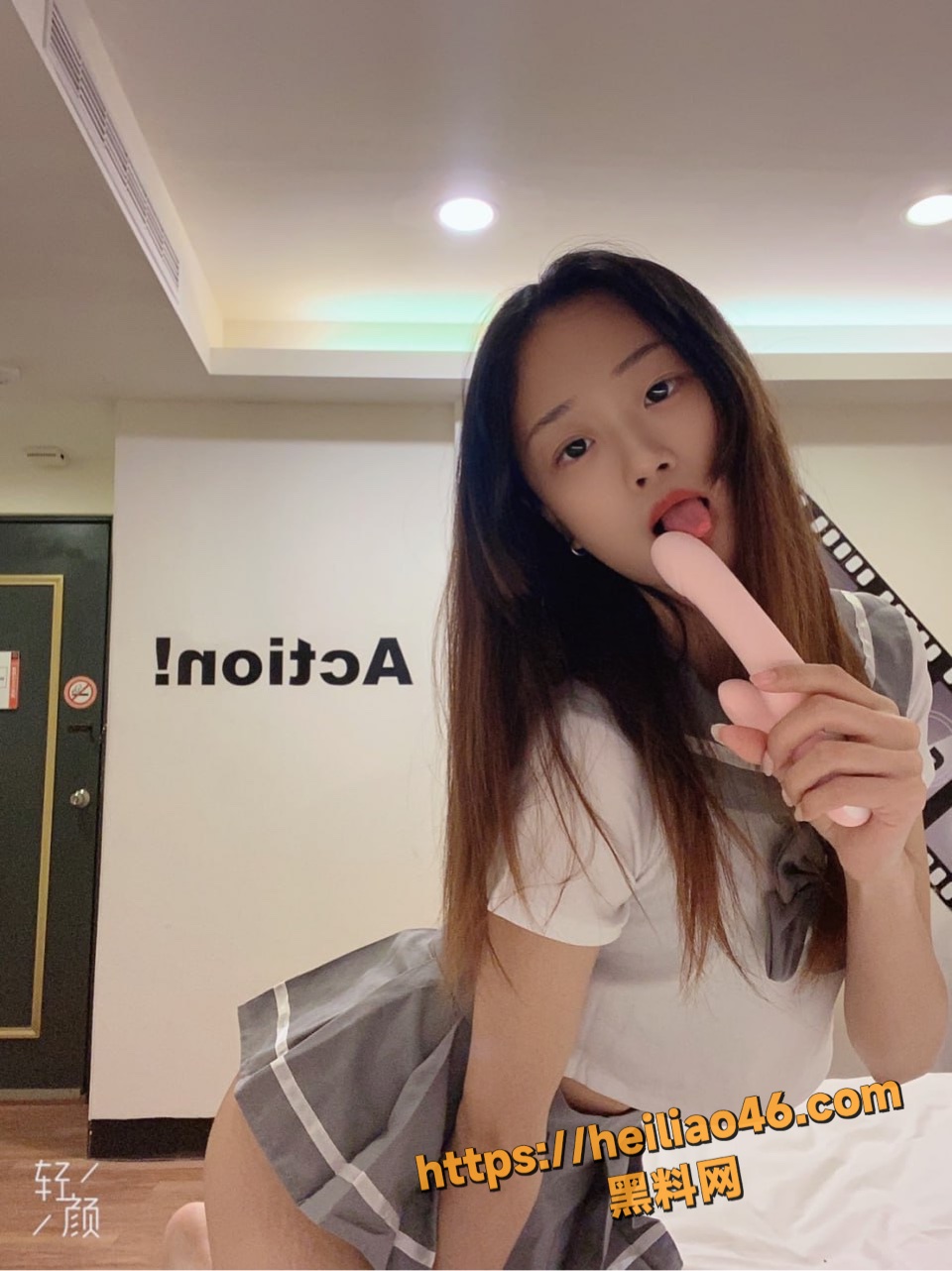  19岁前女友全裸自慰视频1