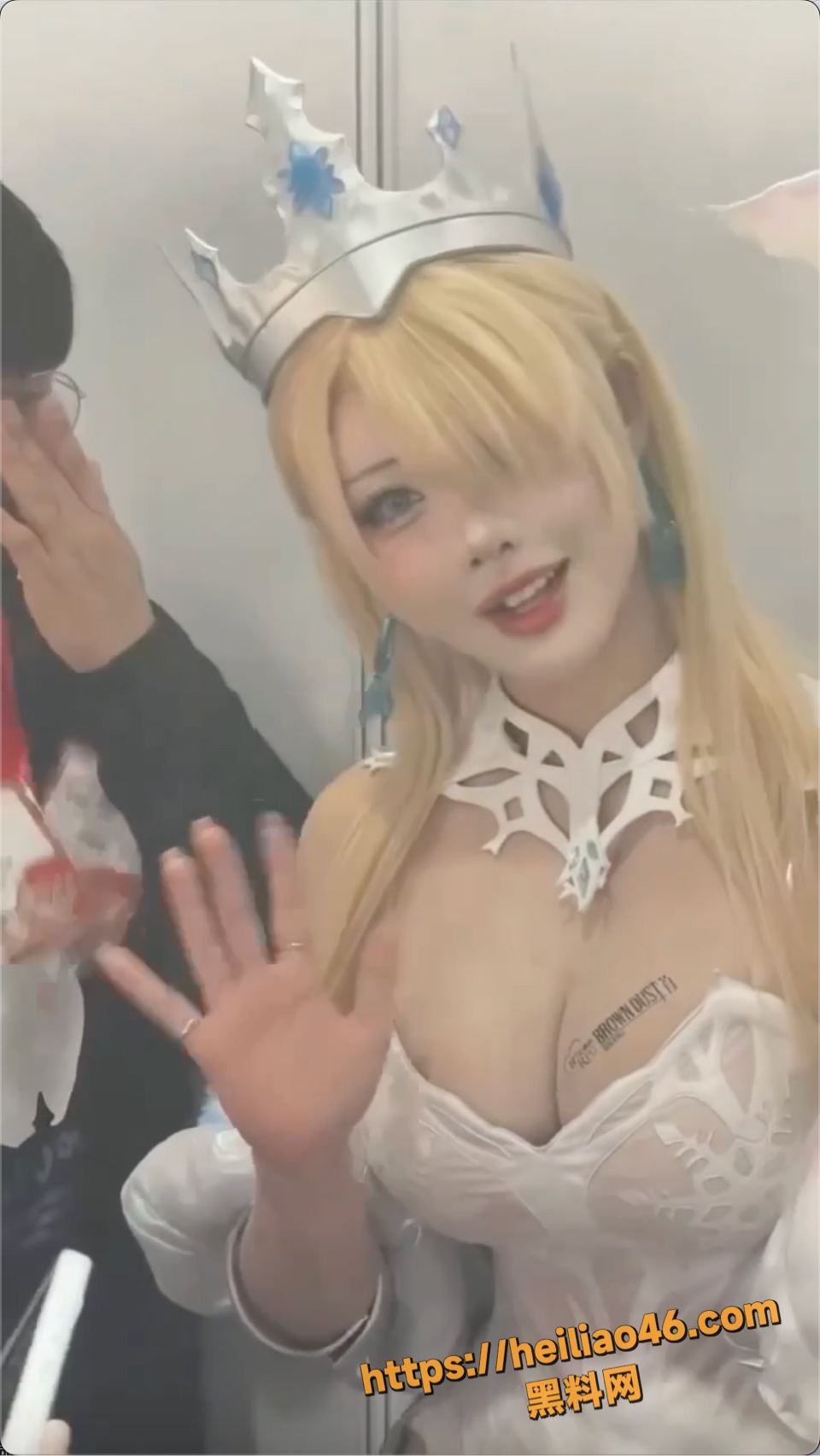 广州漫展cos巨乳萝莉2