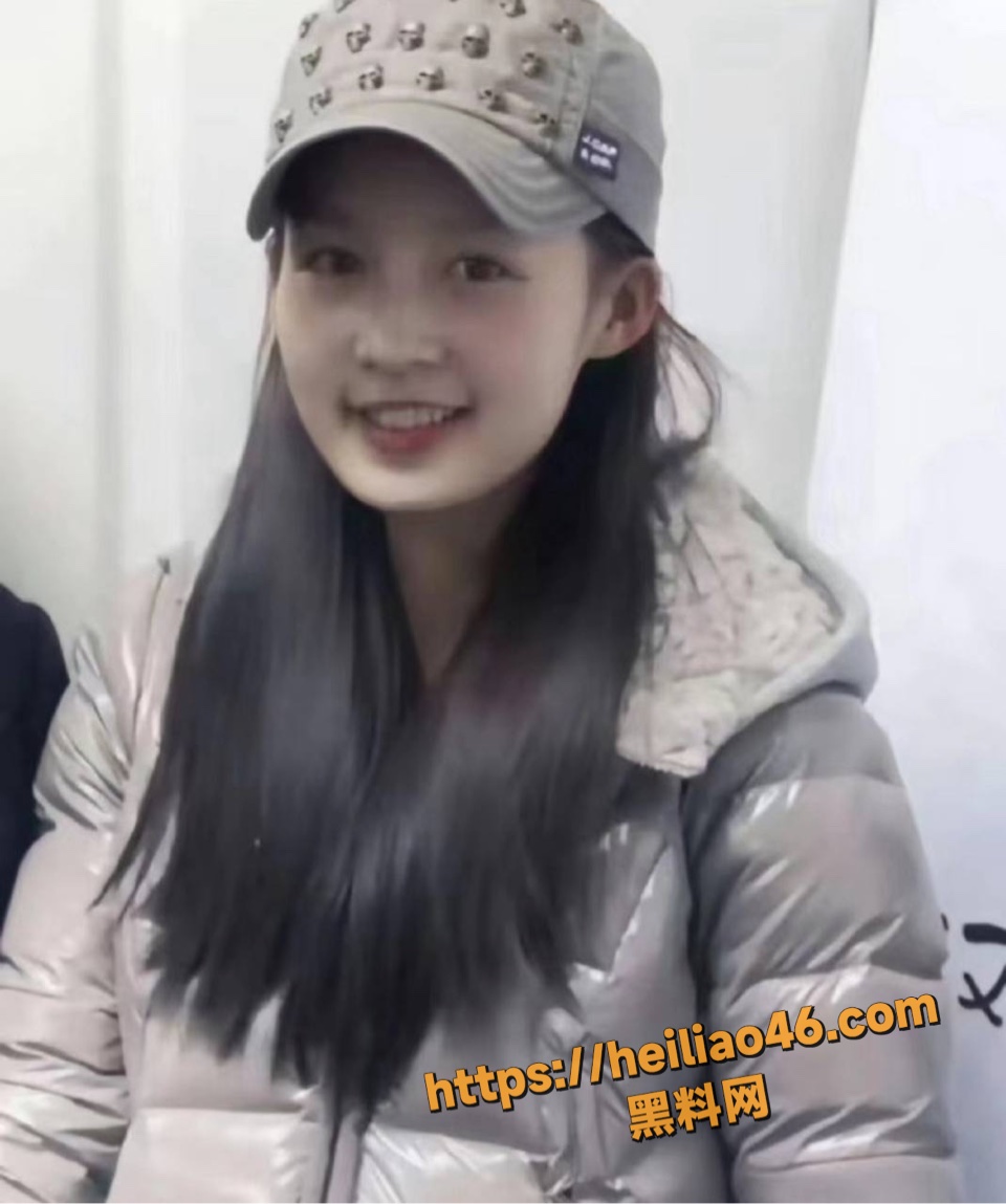 李沁整容后精致面容4