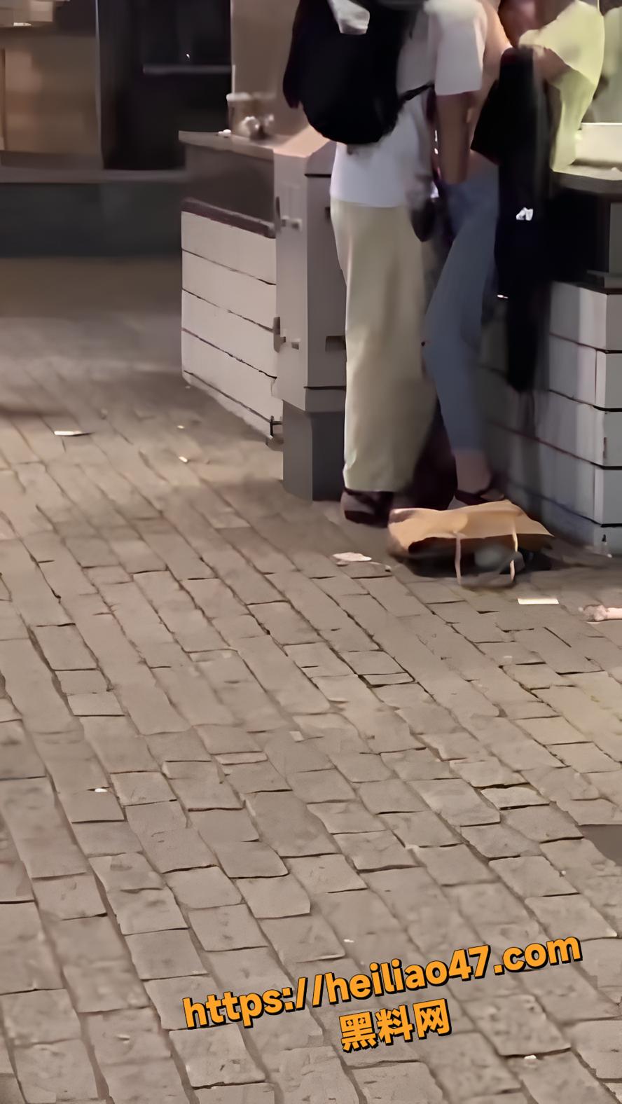 男生当街抠穴现场视频1