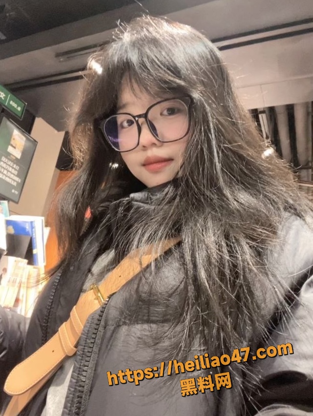 巨乳学生妹露奶自拍1