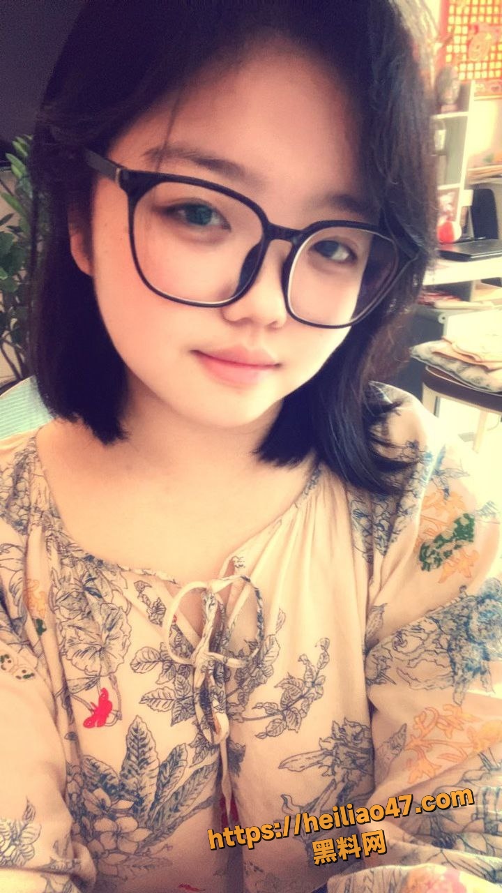 吊钟奶学生妹裸聊视频2