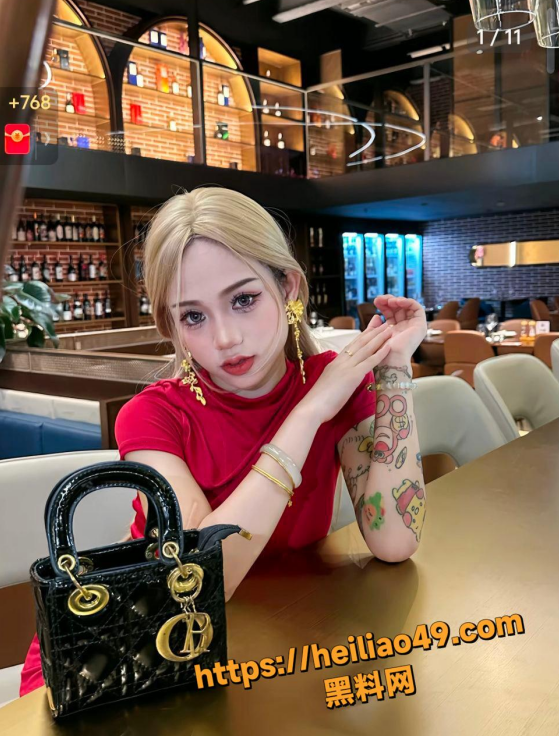 美乳翘臀4