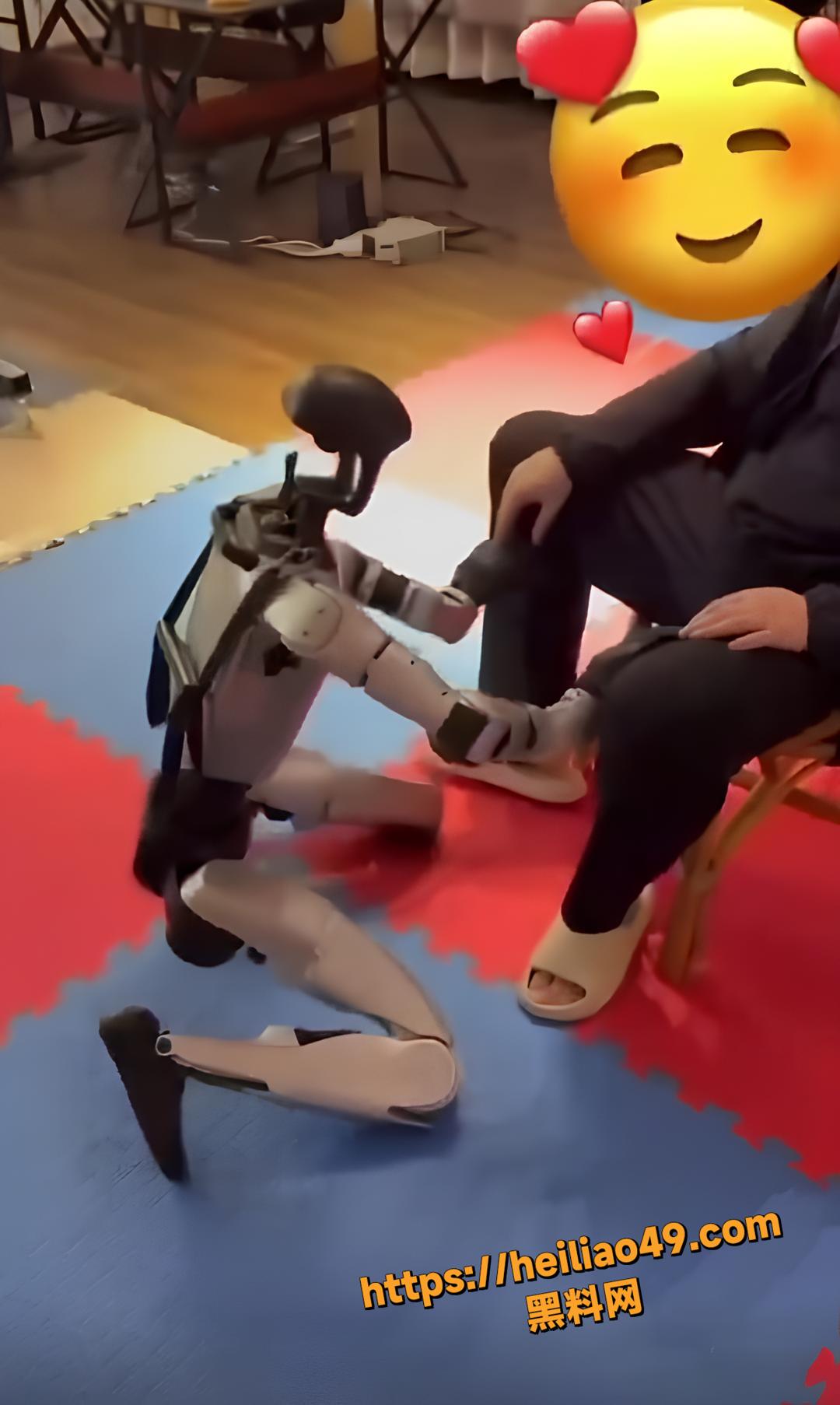 性爱机器人训练实拍1