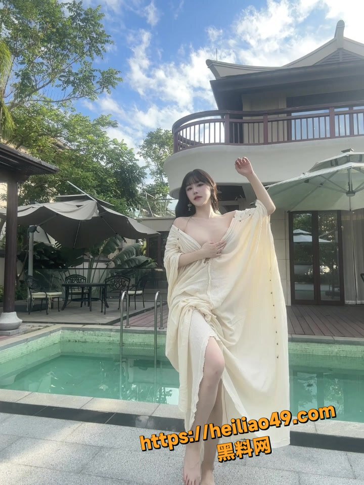 朱可儿湿身走光写真2