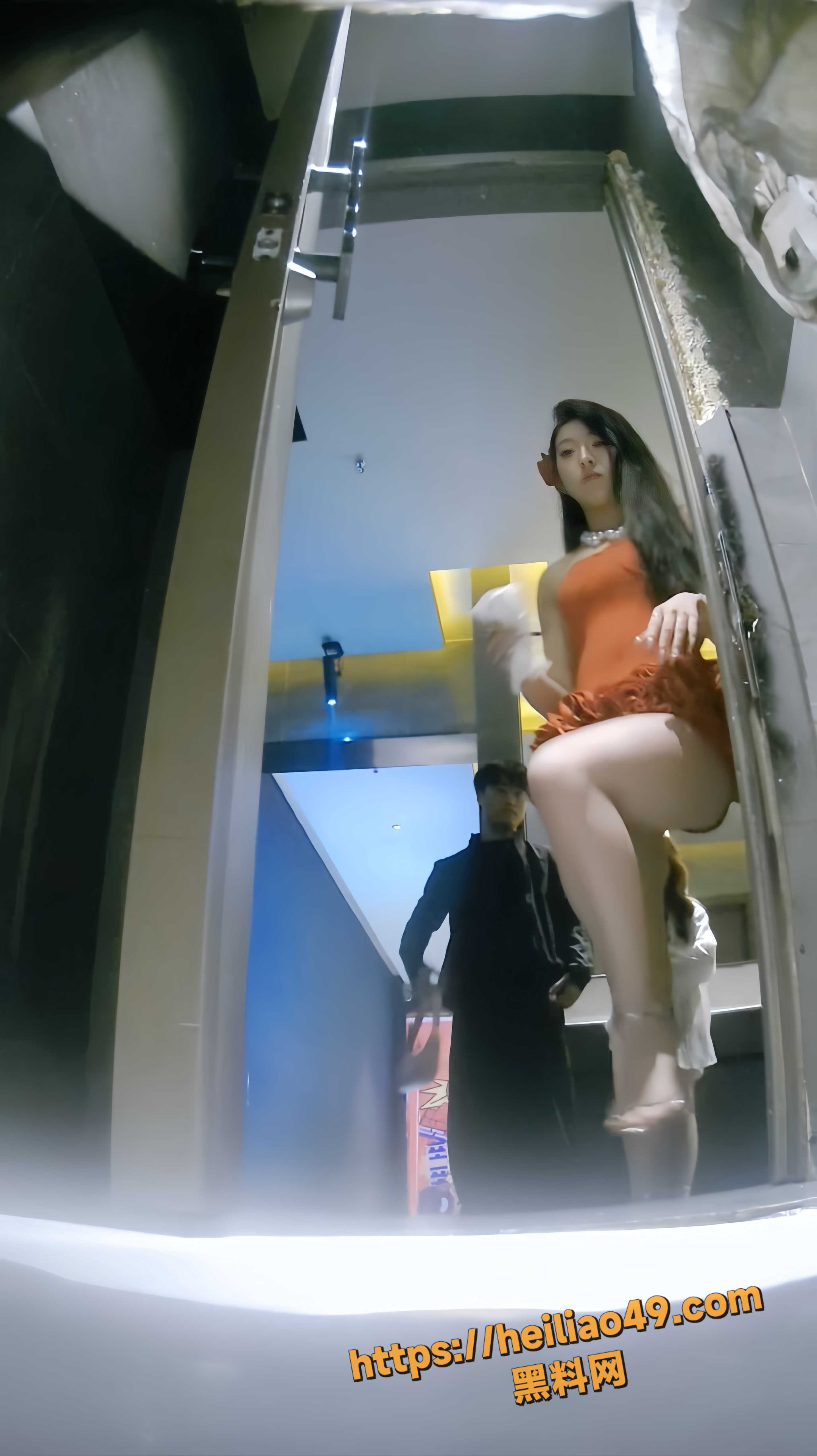商场女厕偷拍视频3