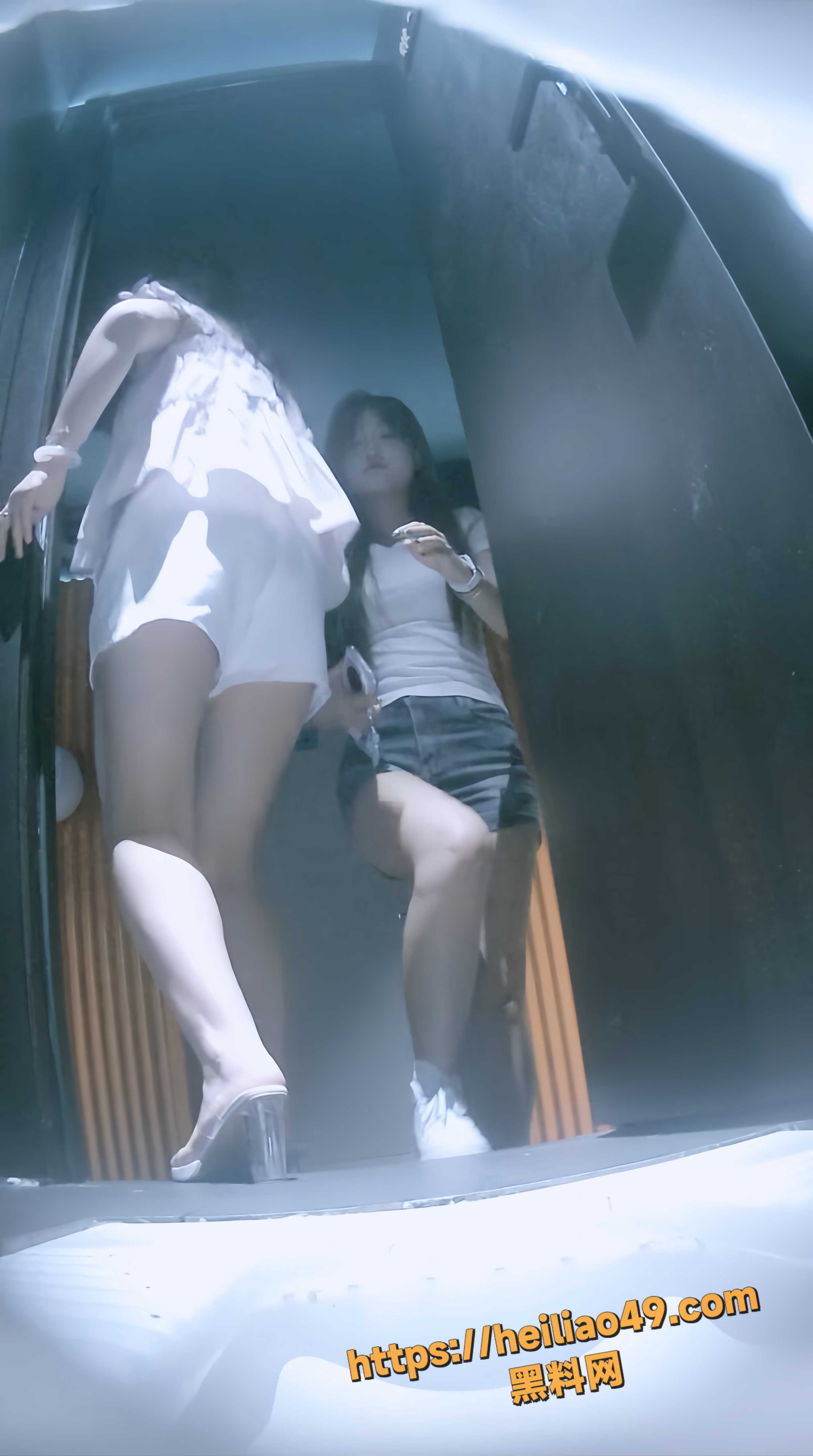 美乳翘臀5