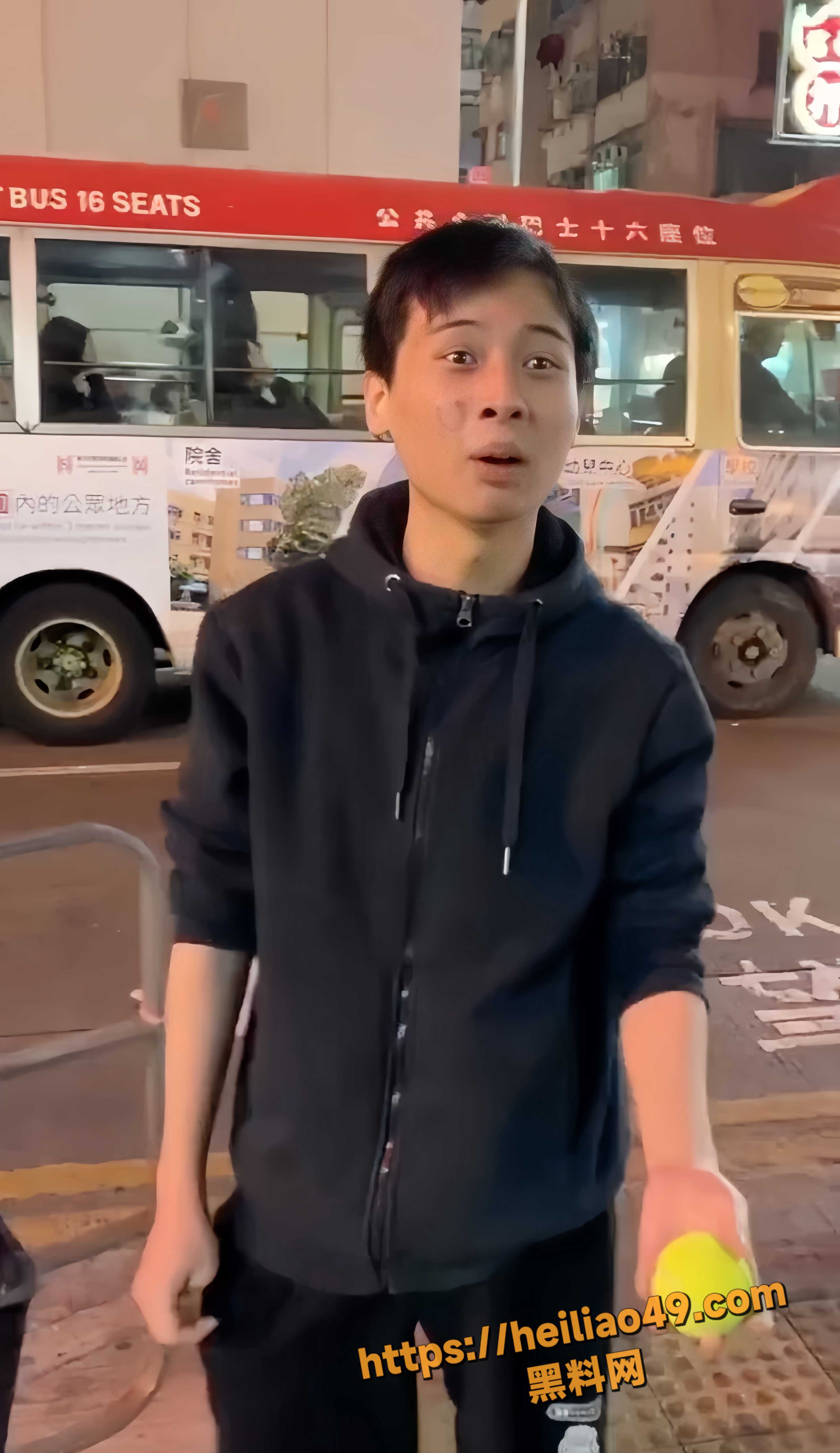 屌丝男直播尿尿事件1