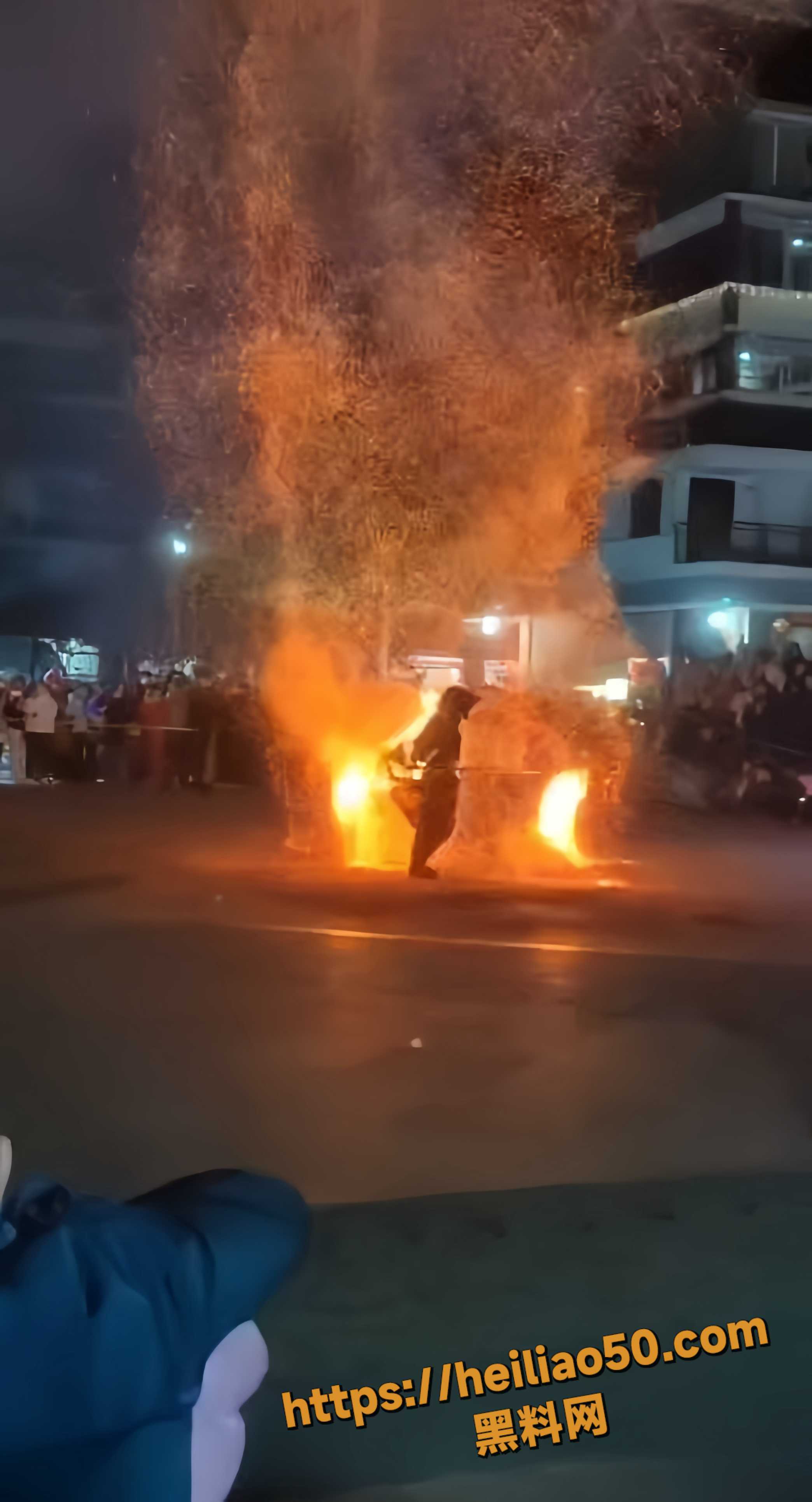 湖北咸阳火壶表演现场3