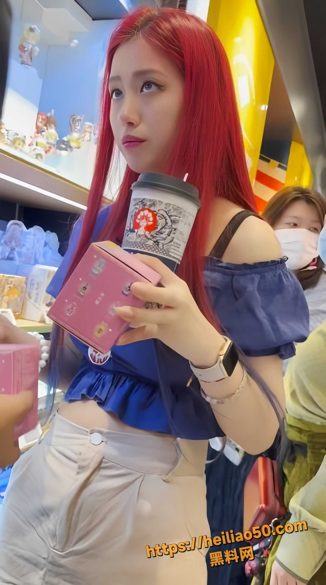 抄底大神偷拍红发美女视频3