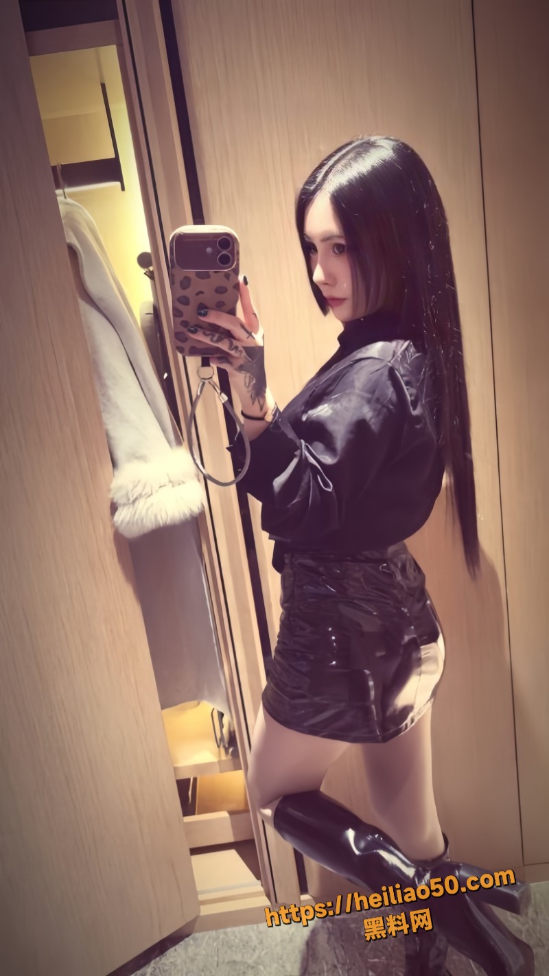 美乳翘臀