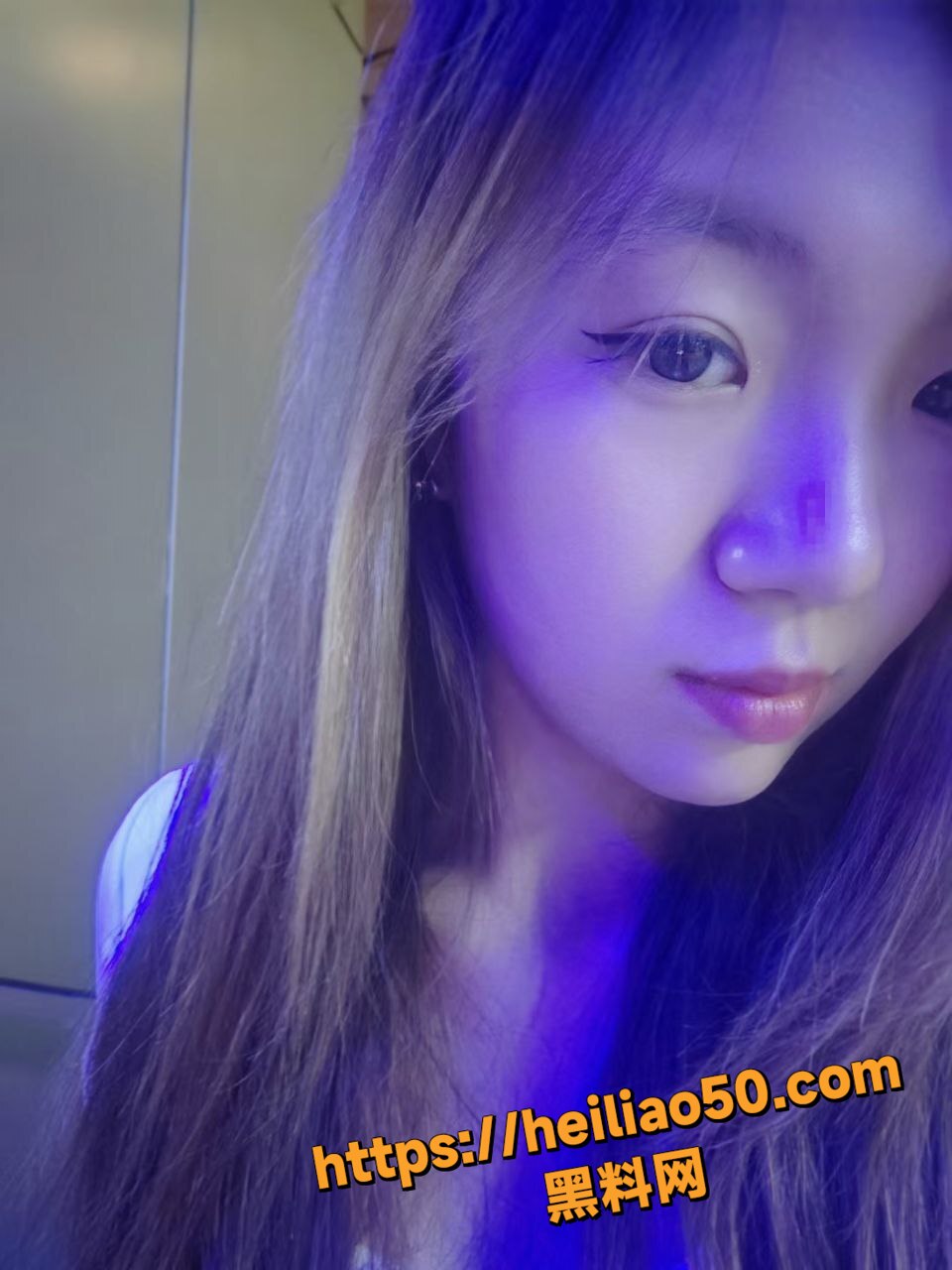 韩佩琦滴蜡自慰视频2