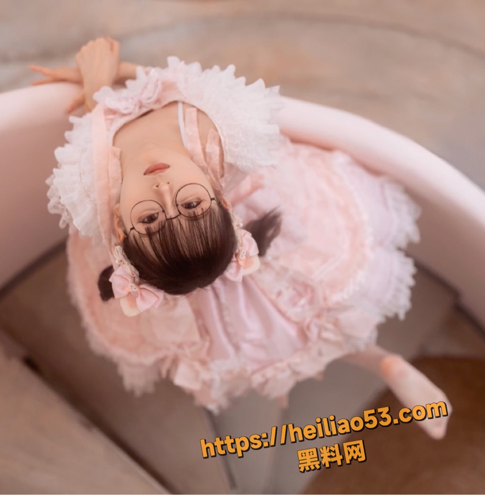 幼水铃衣最新福利写真1