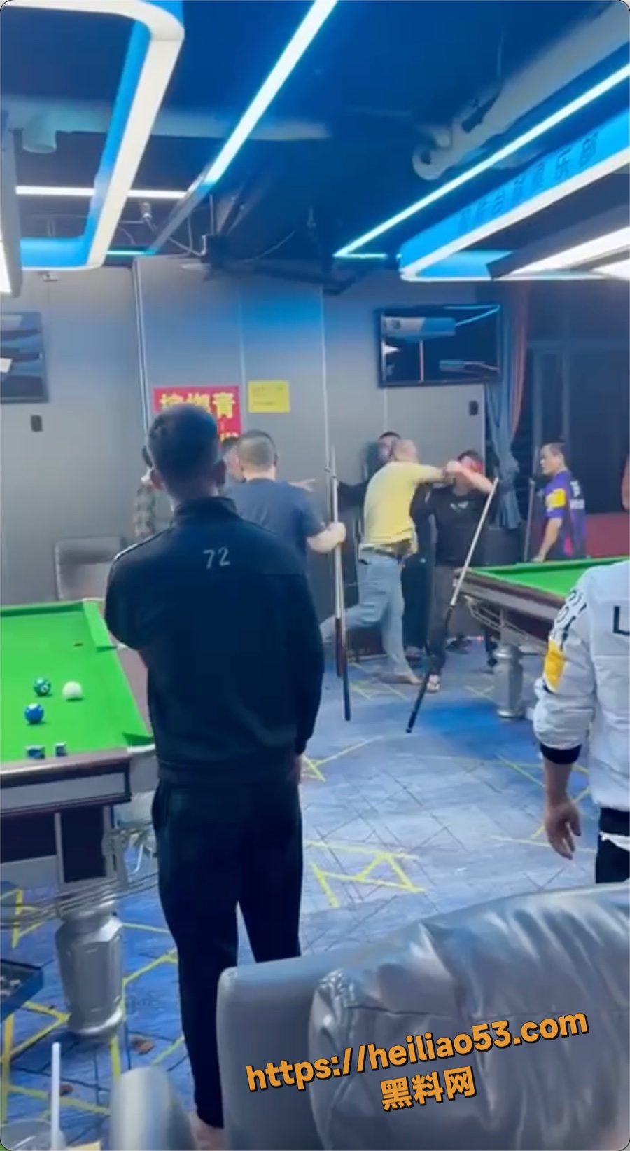琼海乡镇台球厅群殴现场视频2