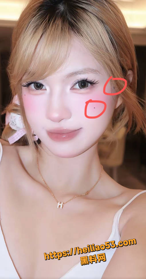 美乳翘臀4