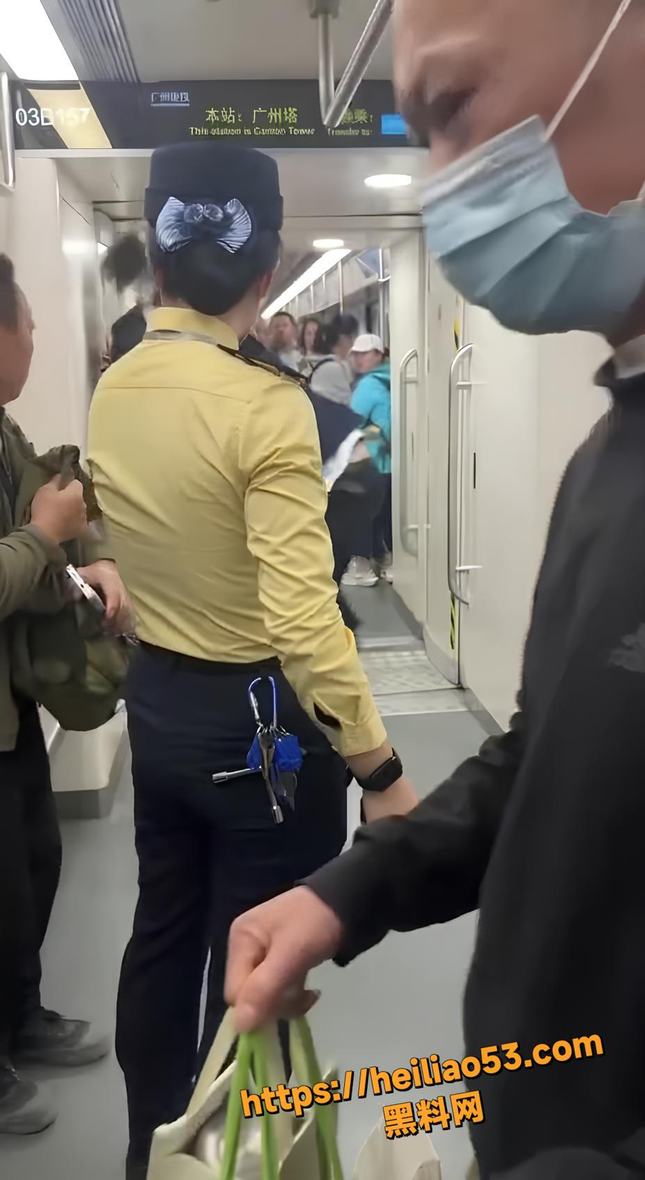 广州地铁乘客打架3