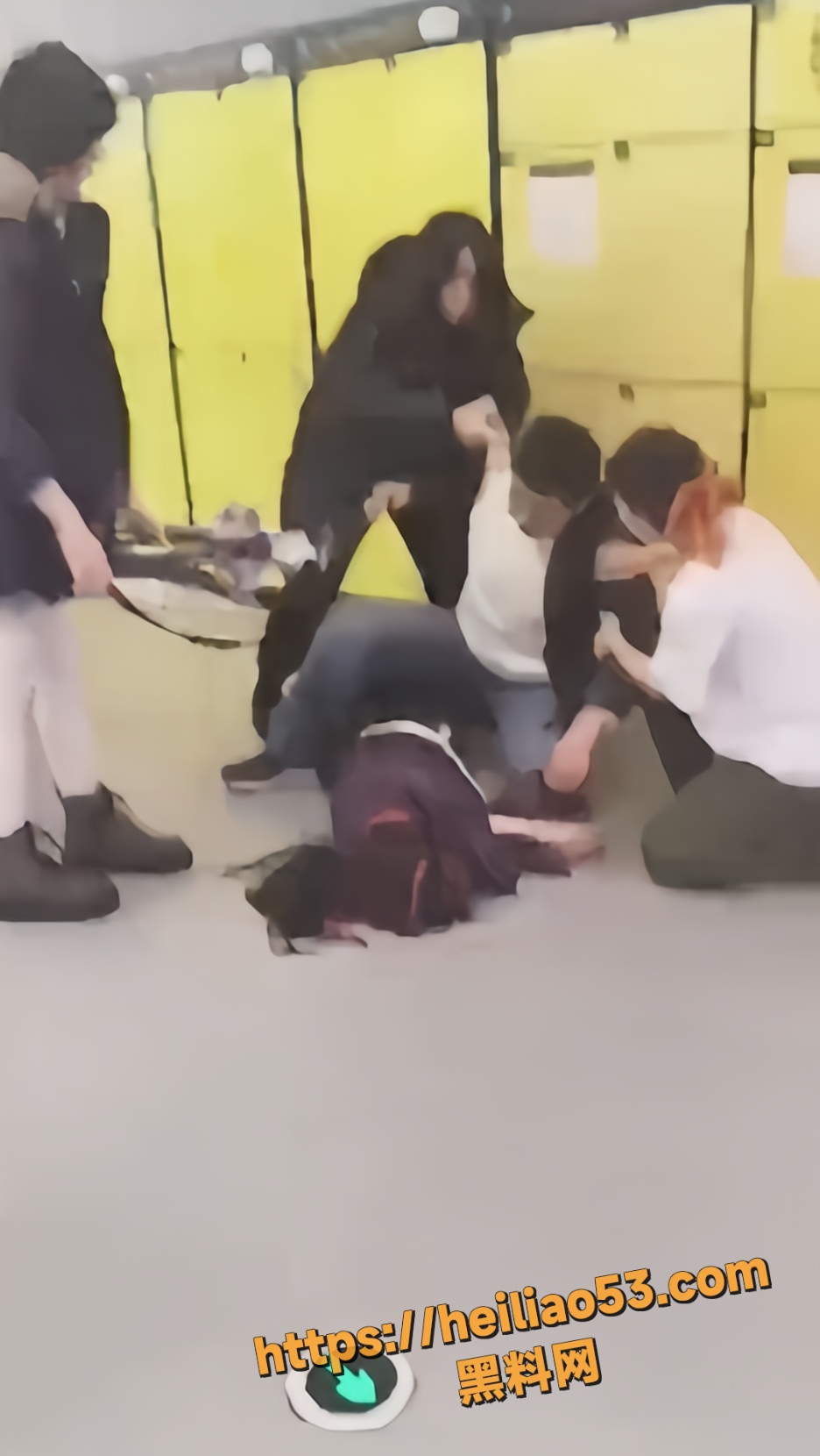 天府红男摄影打人视频3