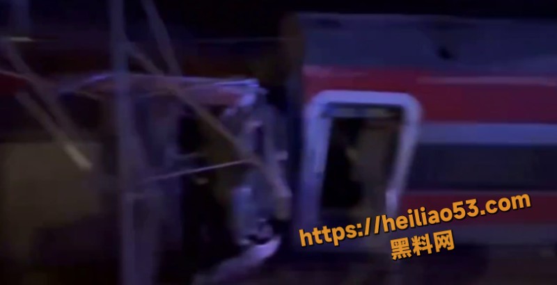 西班牙高铁相撞现场视频