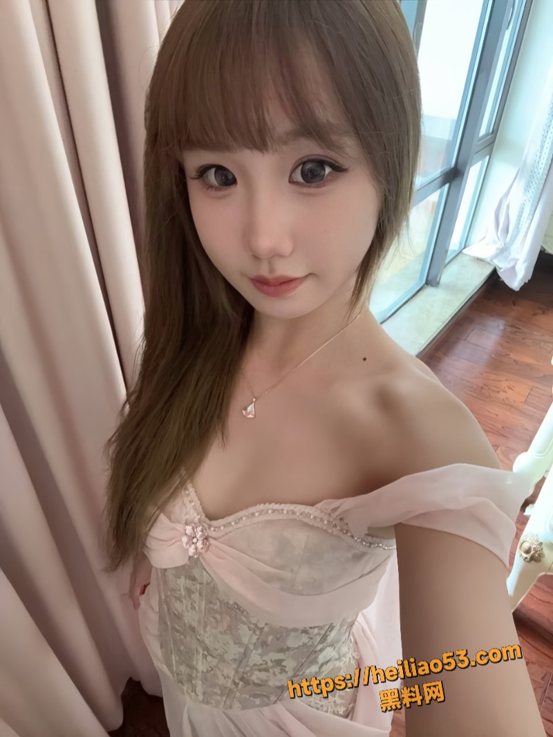 美乳翘臀