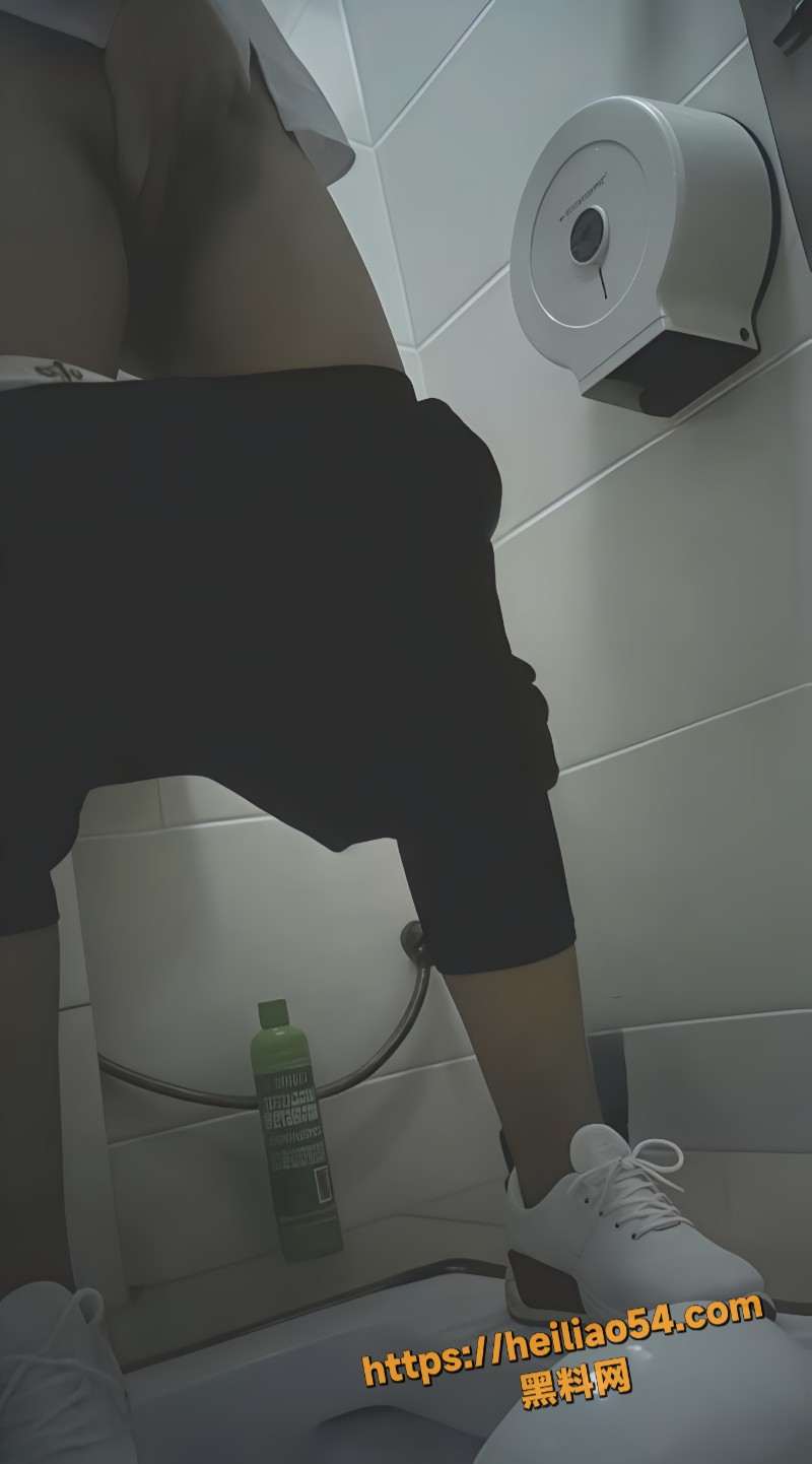 偷拍美女不雅视频3