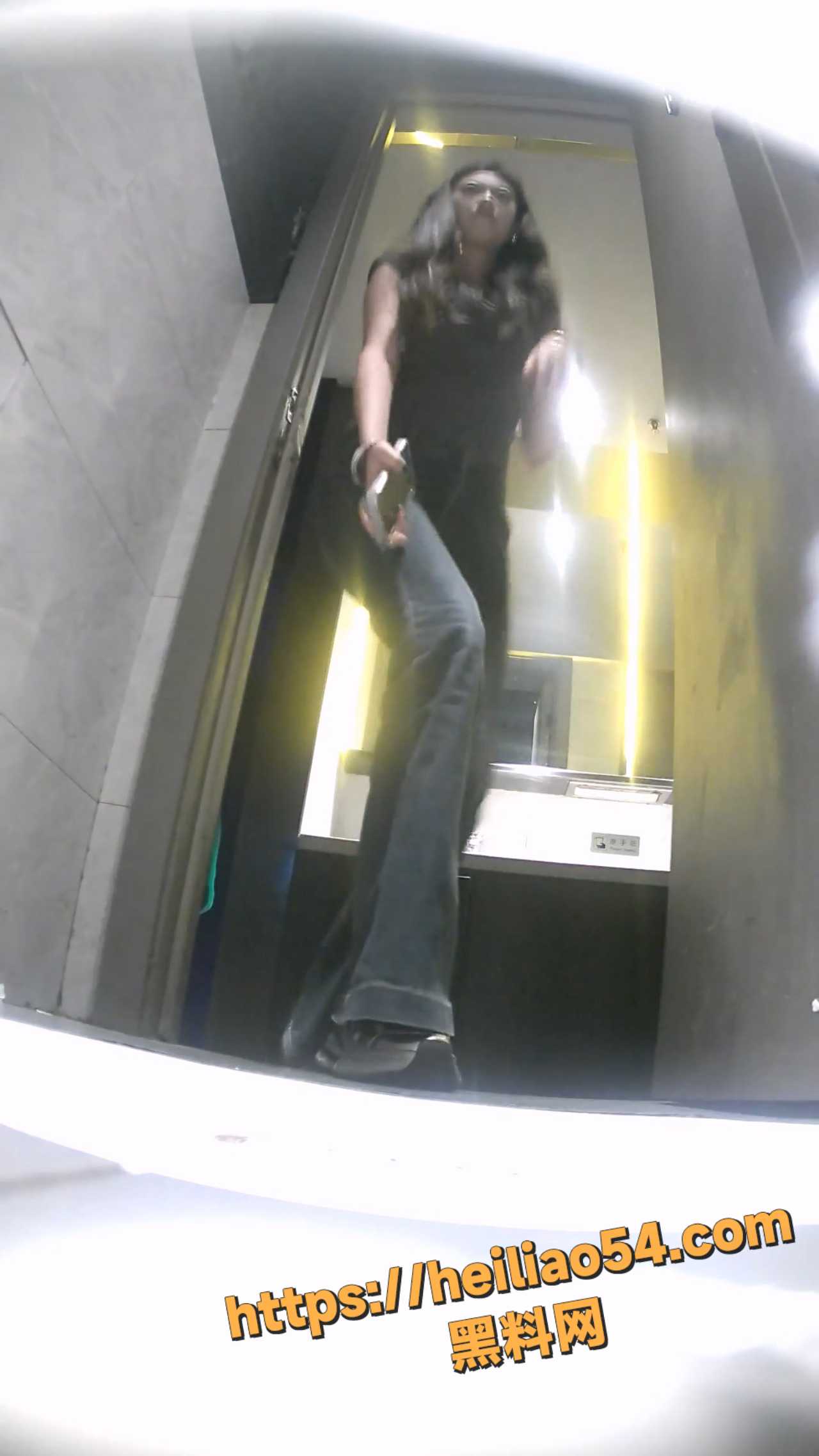 各类美女露脸放尿