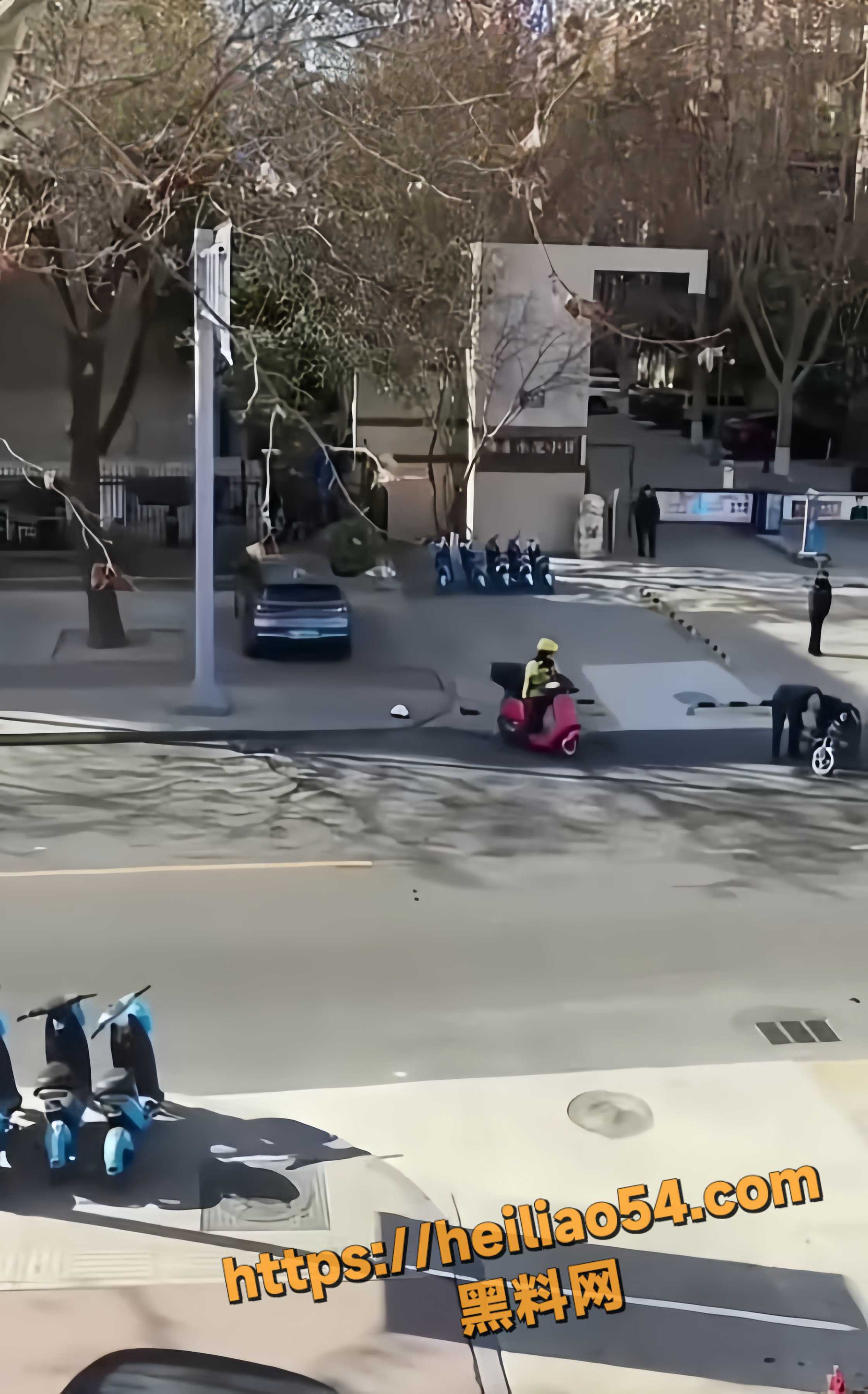 街头闹剧现场视频1