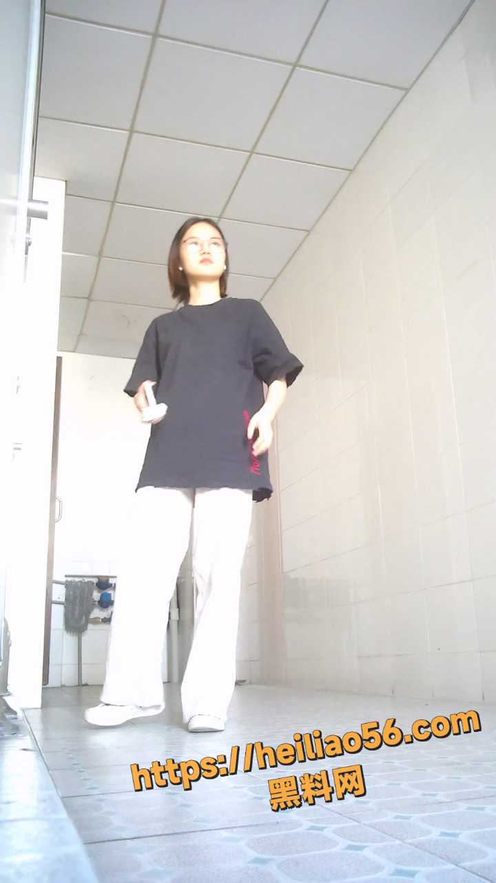 各类美女露脸放尿