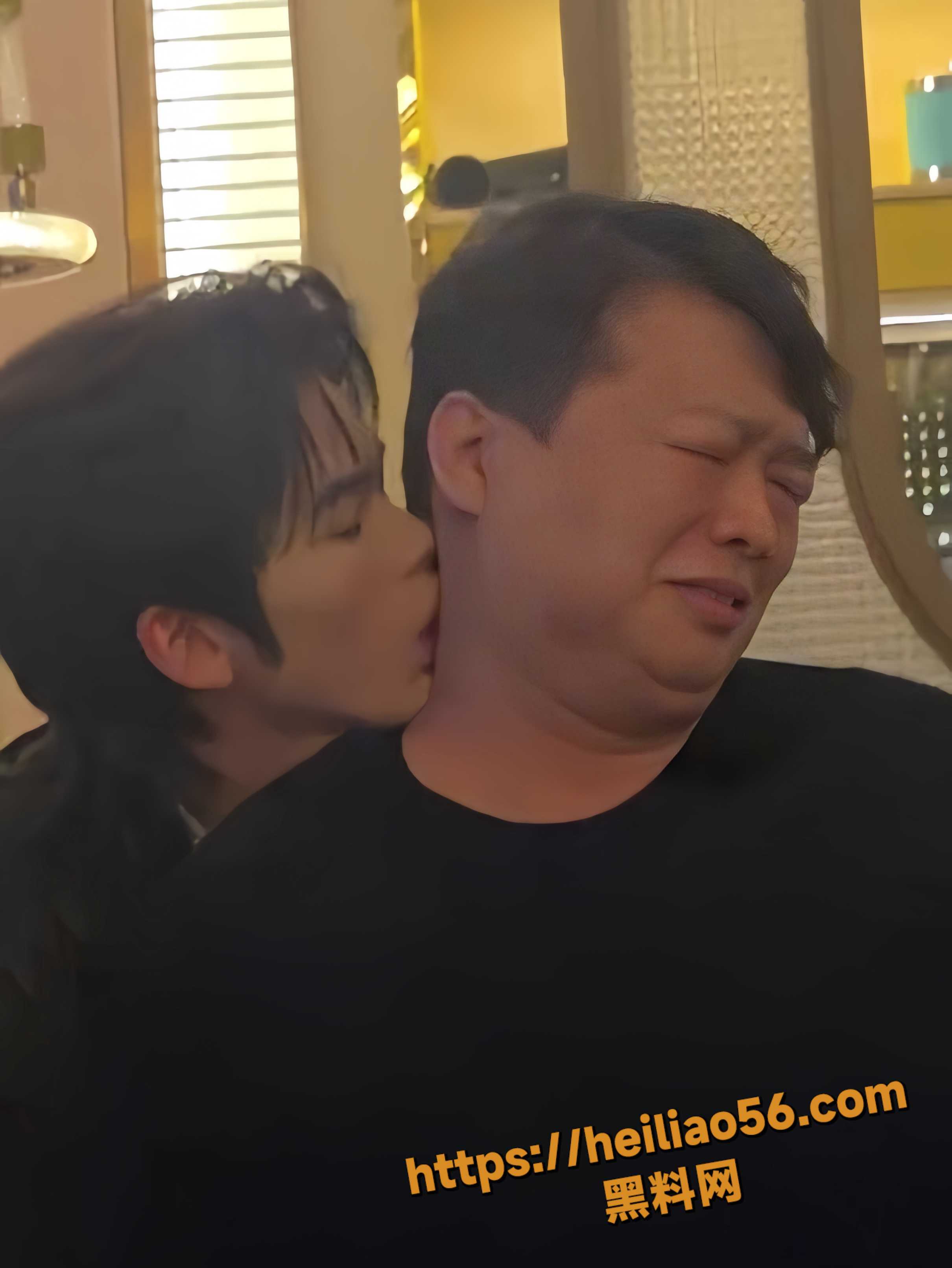 基佬大叔KTV点男模2