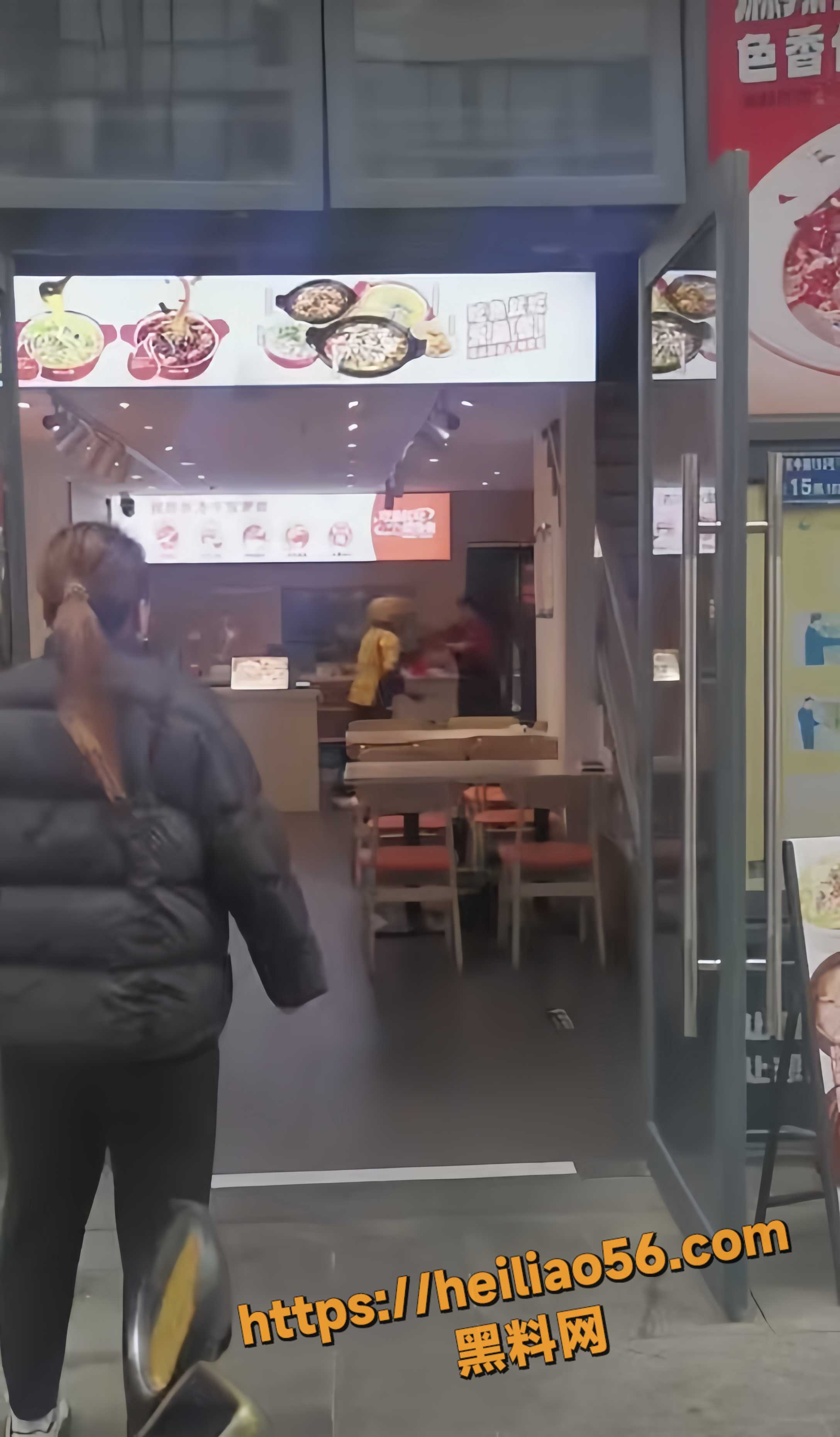 外卖小哥与商家打架视频1