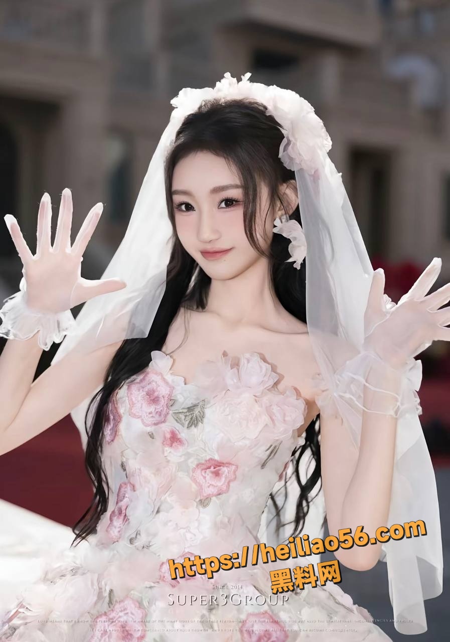 李瑞滨与多名男名媛打卡12
