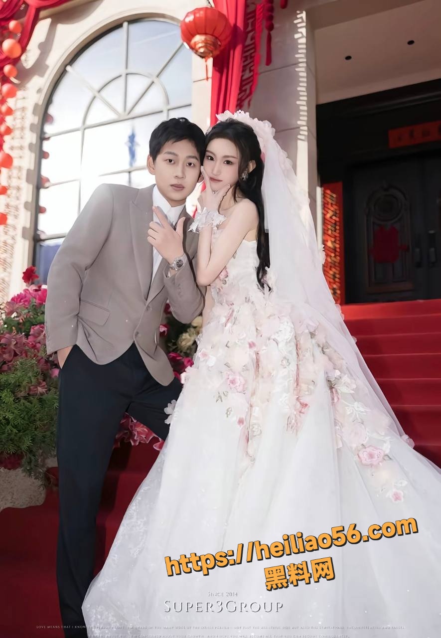 李瑞滨与多名男名媛打卡13