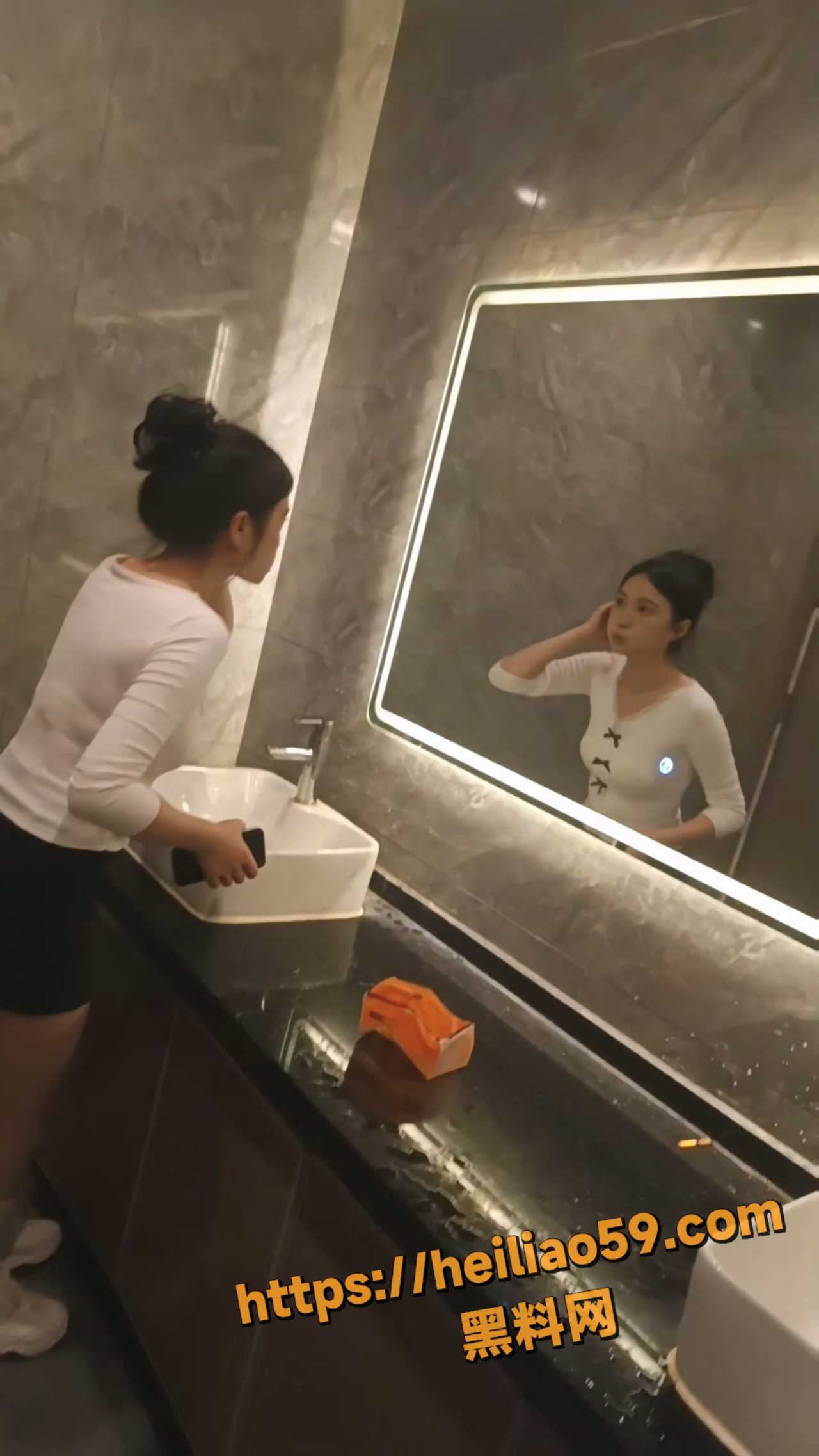 各类美女露脸放尿