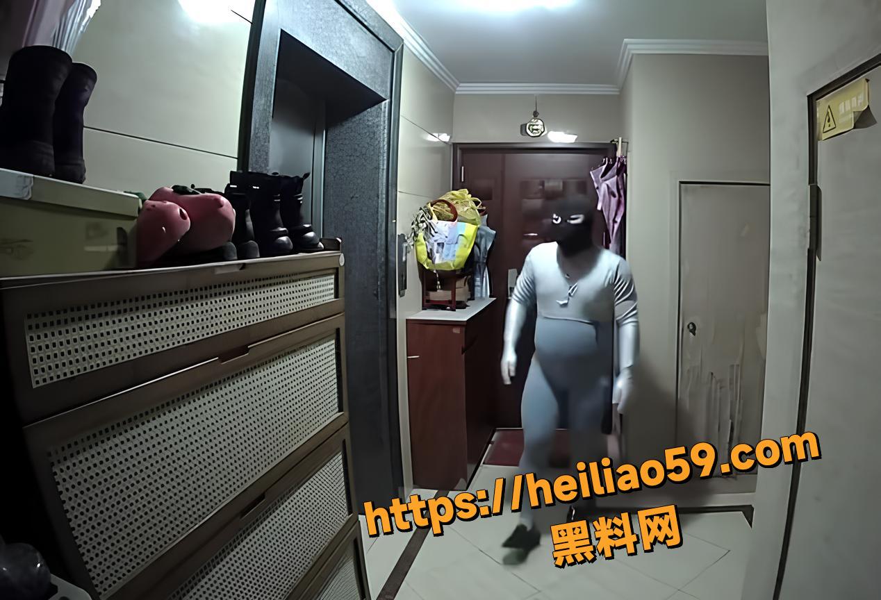 头套男全副武装深夜偷鞋1