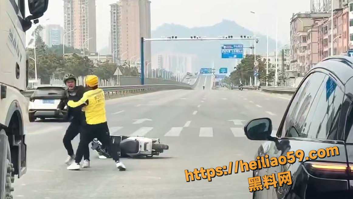 街头互殴吃瓜事件