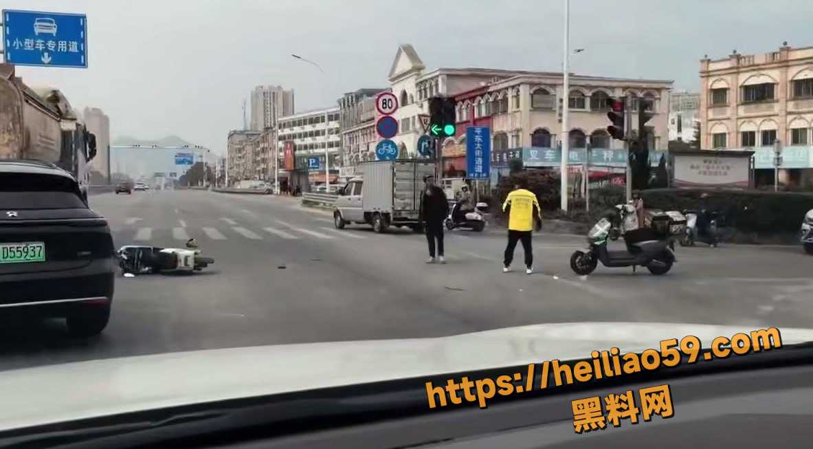 美团外卖小哥街头争霸