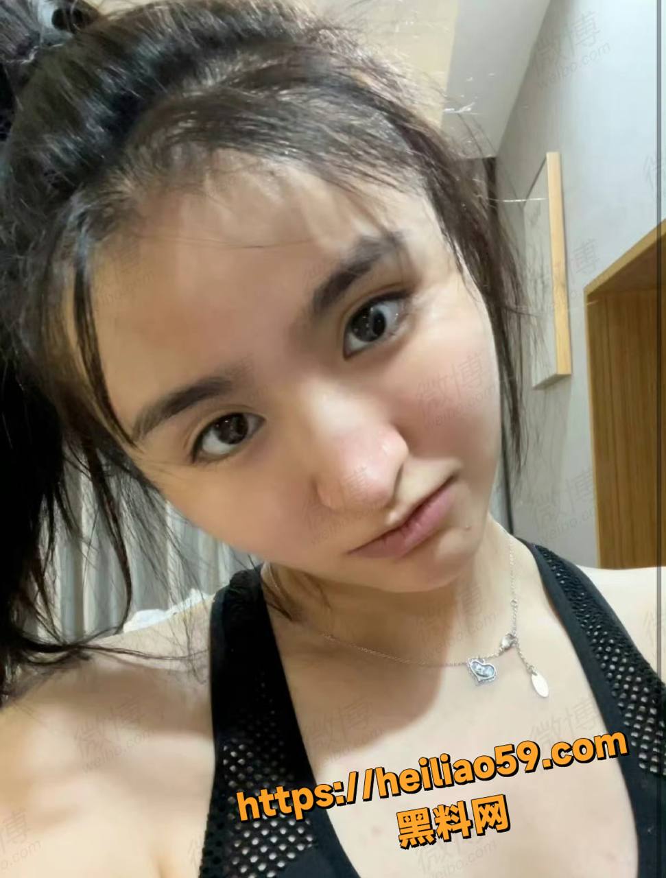 金子涵发帖剃头竖中指22