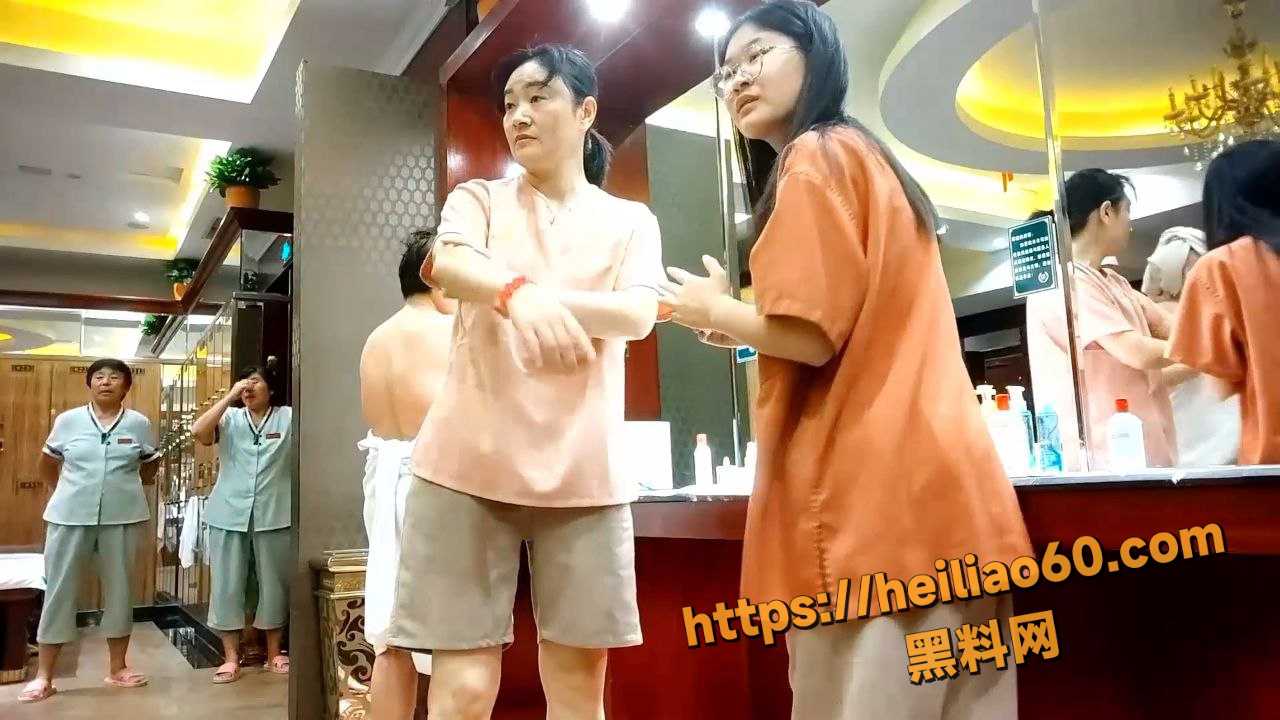 洗浴会所最新偷拍福利1
