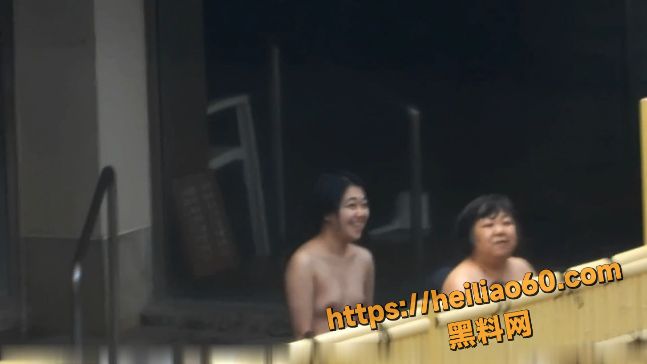 美乳