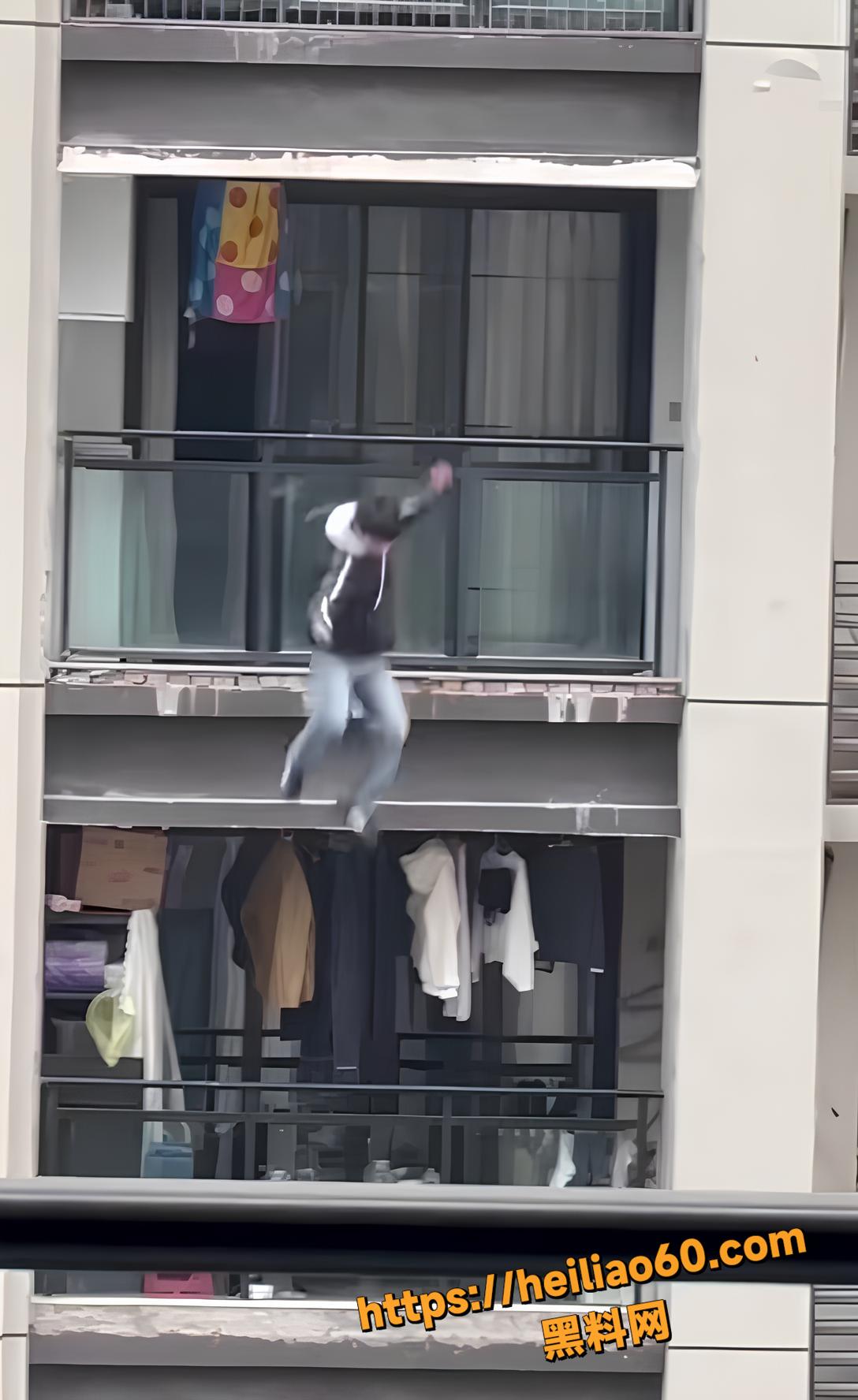 男子抽完最后一口烟跳楼3