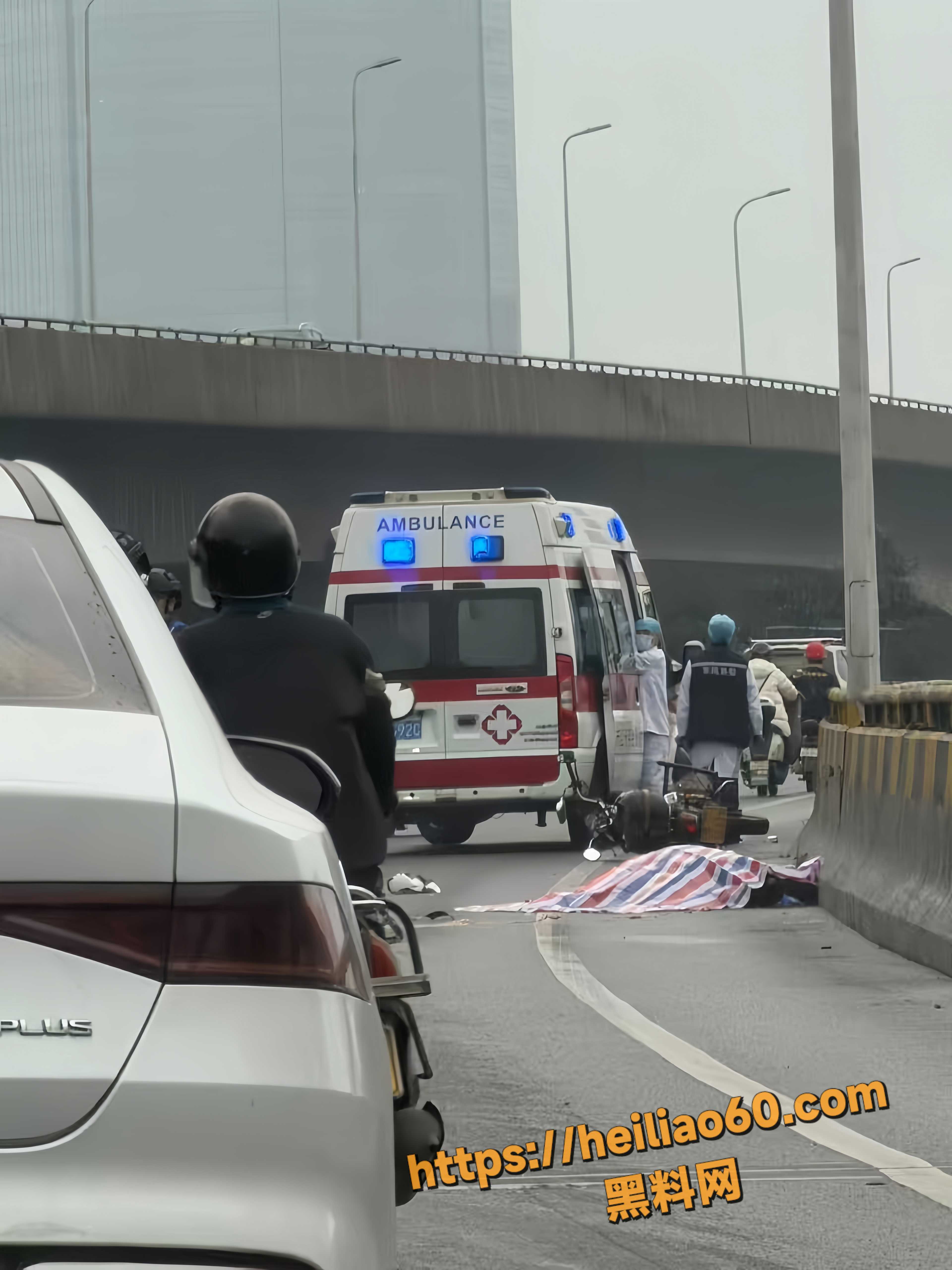 广东乐昌摩托车男爆头视频 3
