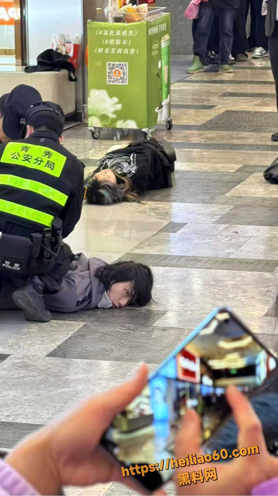南宁航洋男扮女装捅人事件视频3