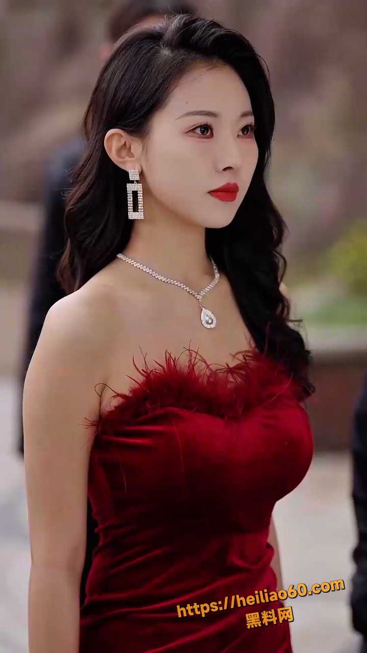 穿越成反派三个女主倒追我1