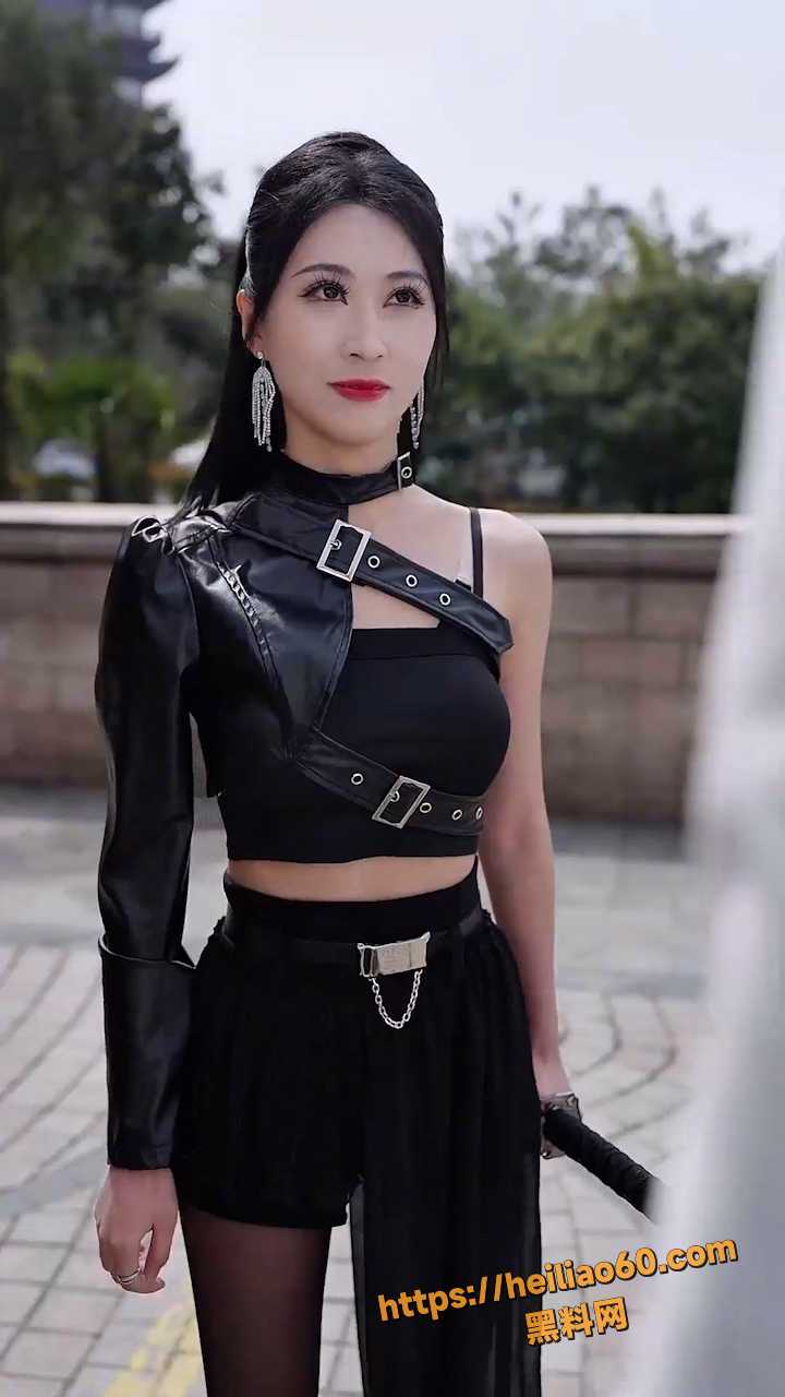 穿越成反派三个女主倒追我2