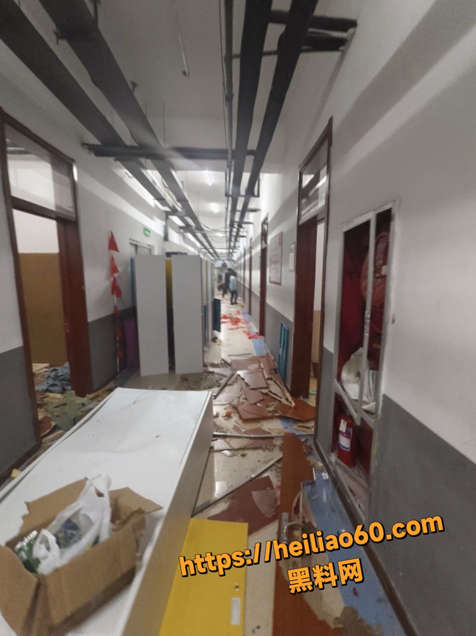 戒网瘾学校学生砸烂宿舍2