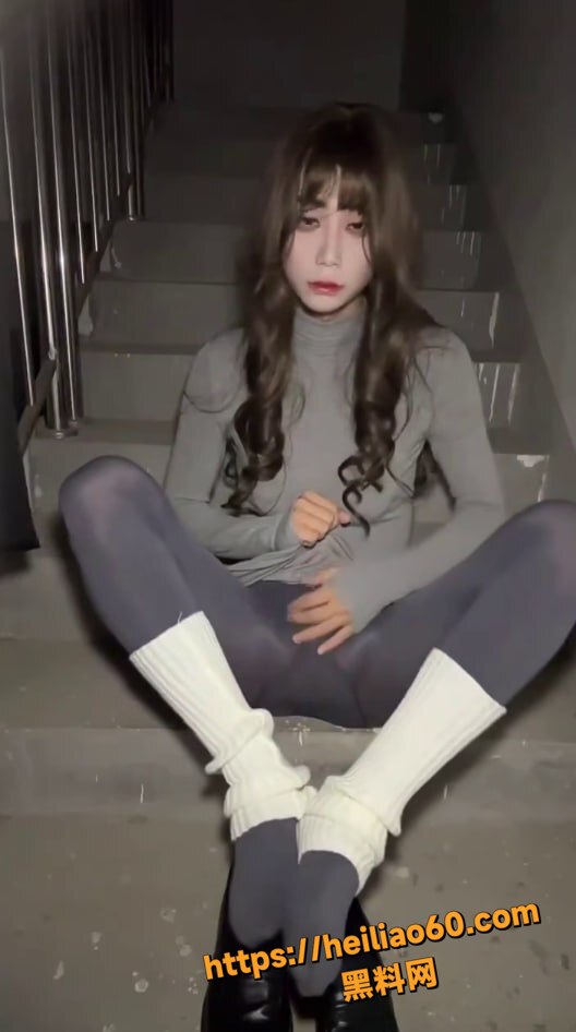 高颜值伪娘户外露出视频 3