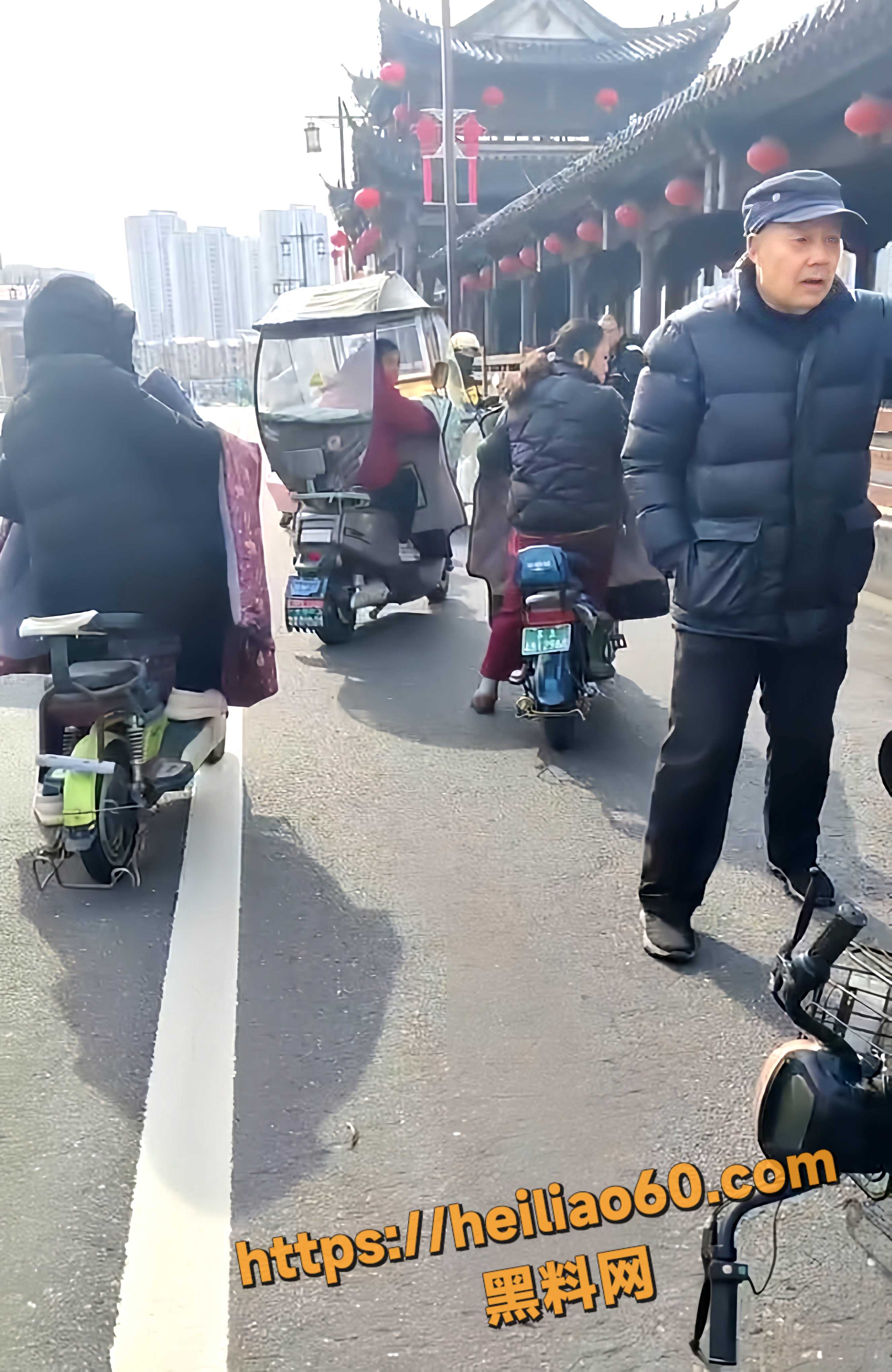 江苏街头老人碰瓷电动1