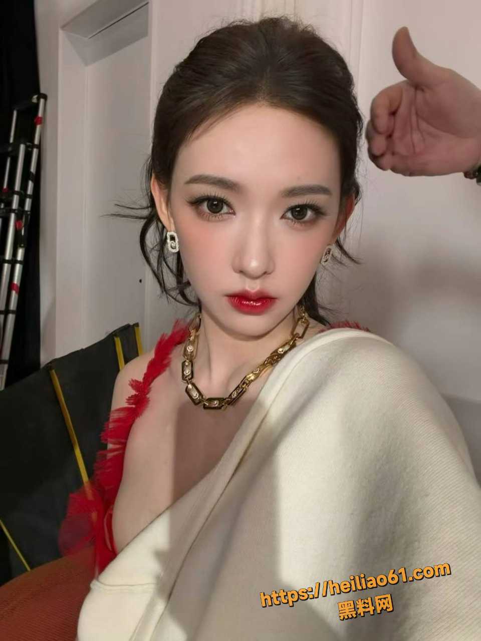 程潇微博之夜性感造型7